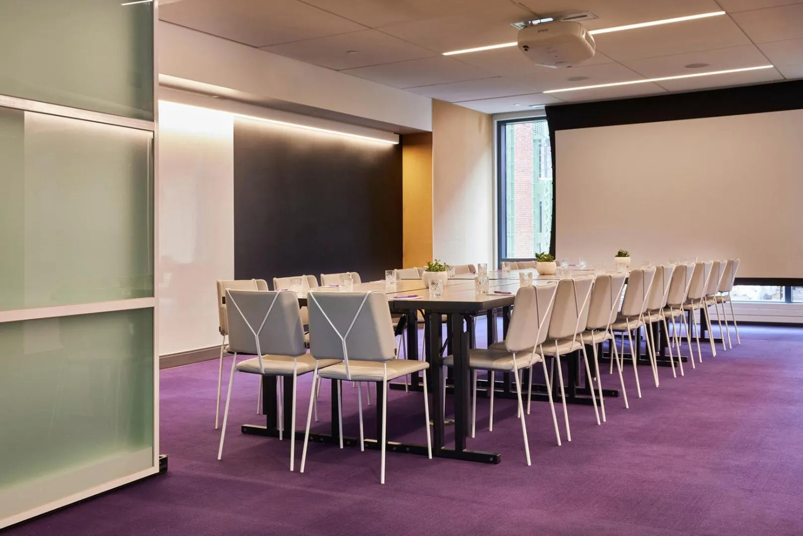 Meeting/conference room in YOTEL Boston