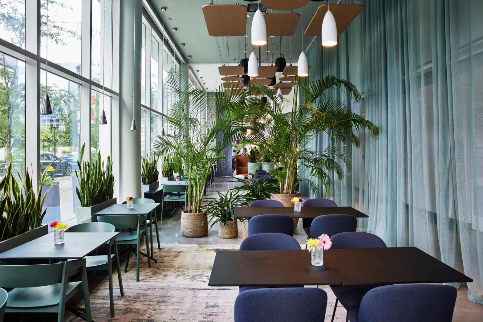 Restaurant/places to eat in YOTEL Boston