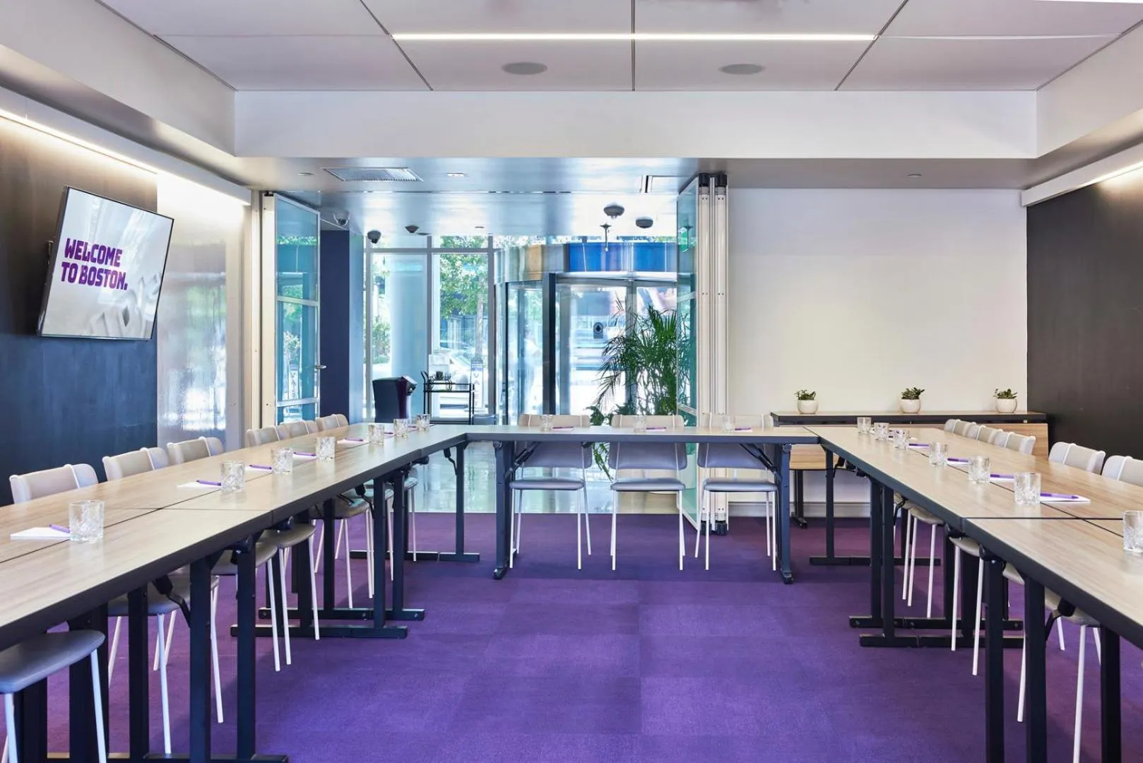 Meeting/conference room in YOTEL Boston