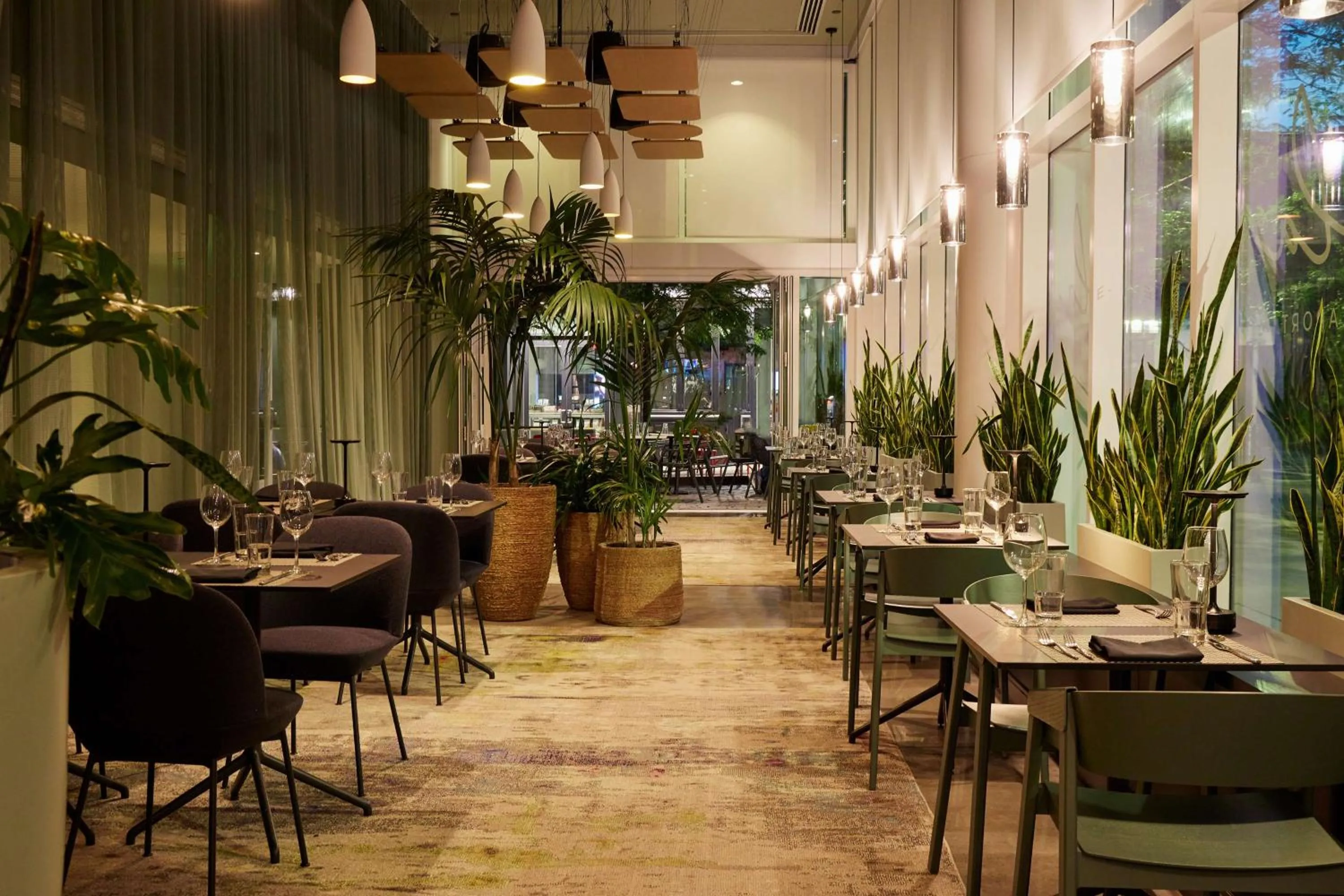 Restaurant/places to eat in YOTEL Boston