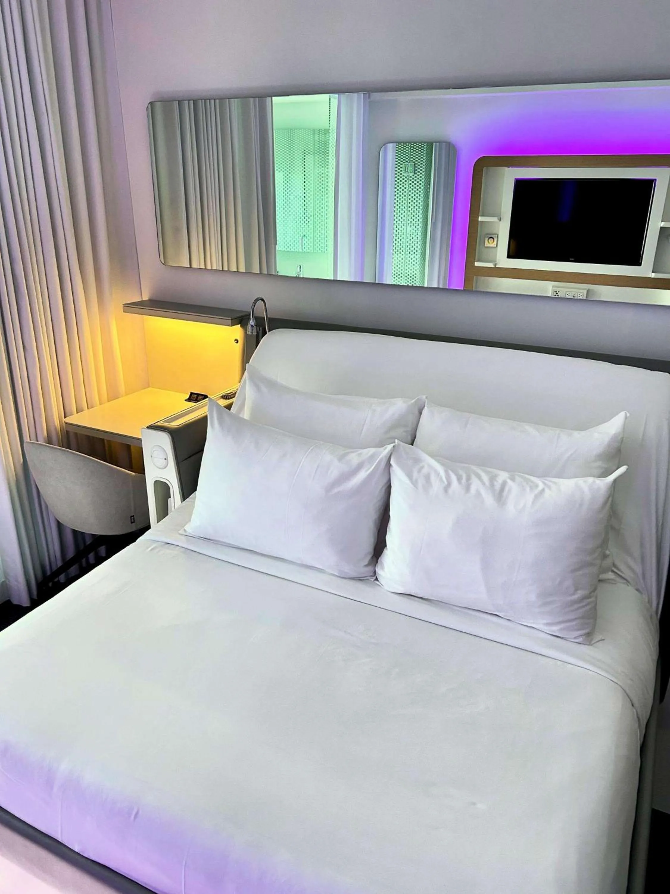 Bedroom, Bed in YOTEL Boston