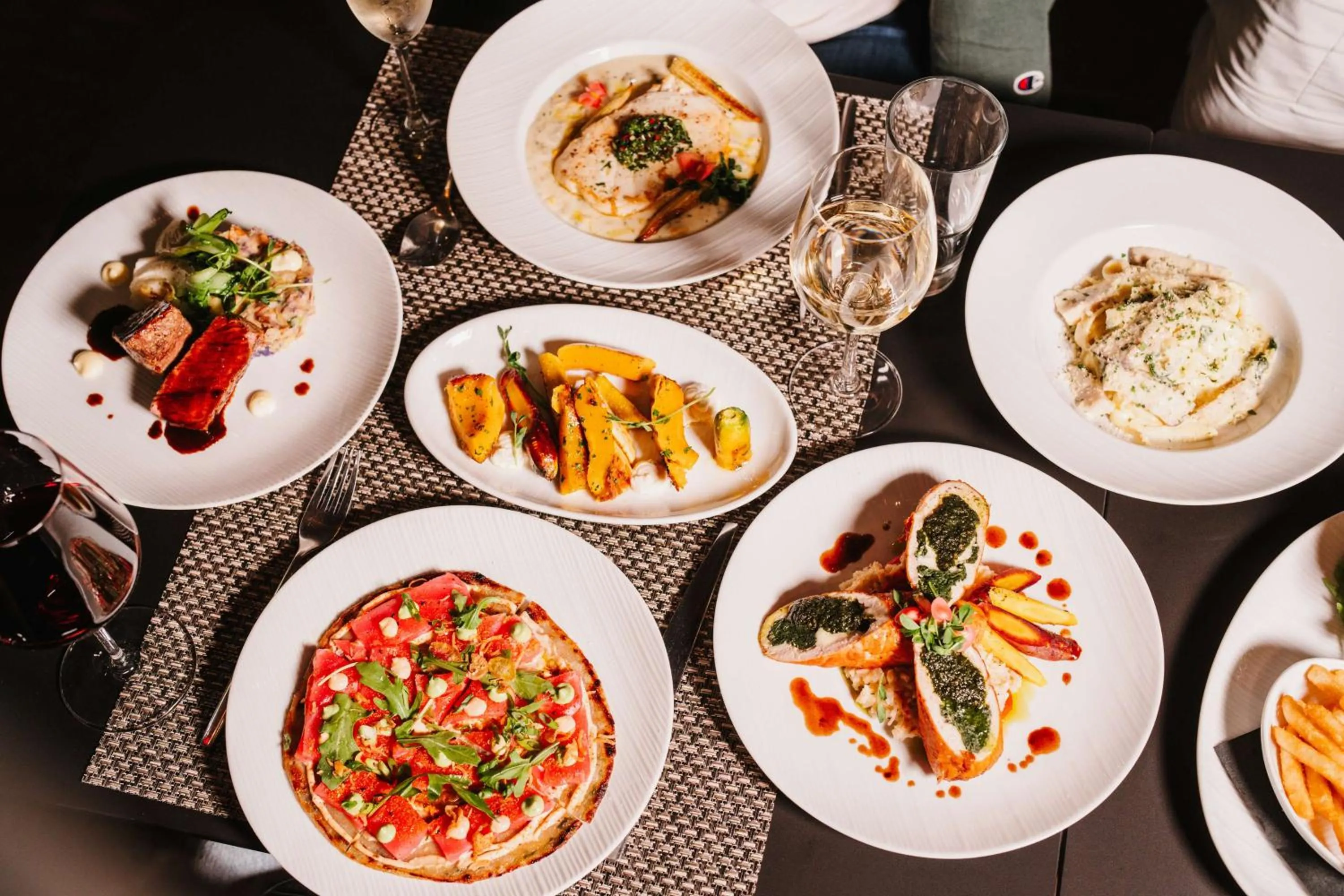 Restaurant/places to eat in YOTEL Boston