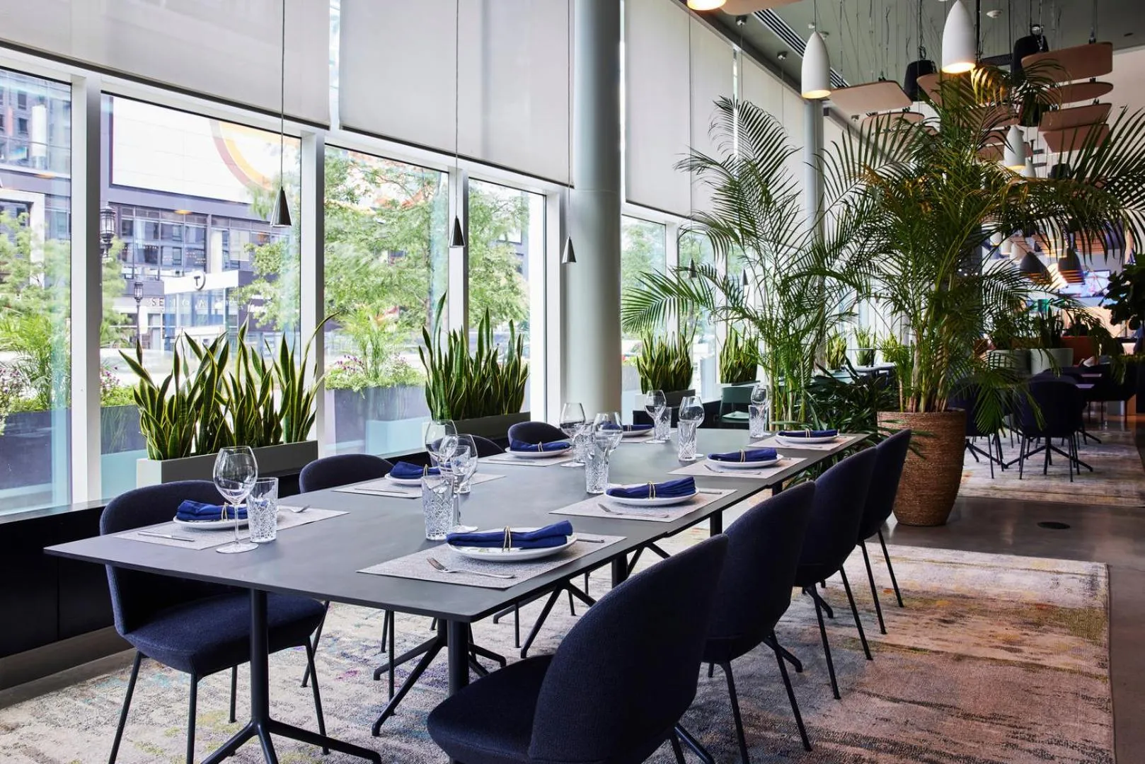 Restaurant/places to eat in YOTEL Boston