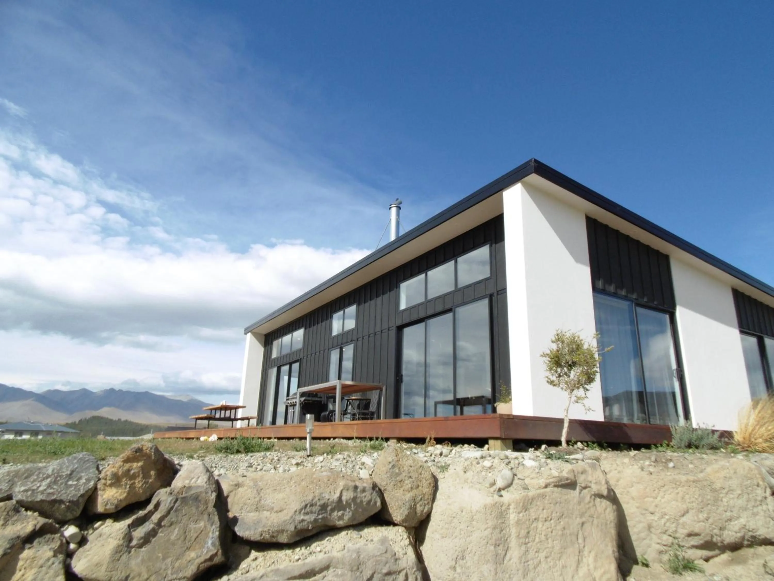 Facade/entrance in Flat White