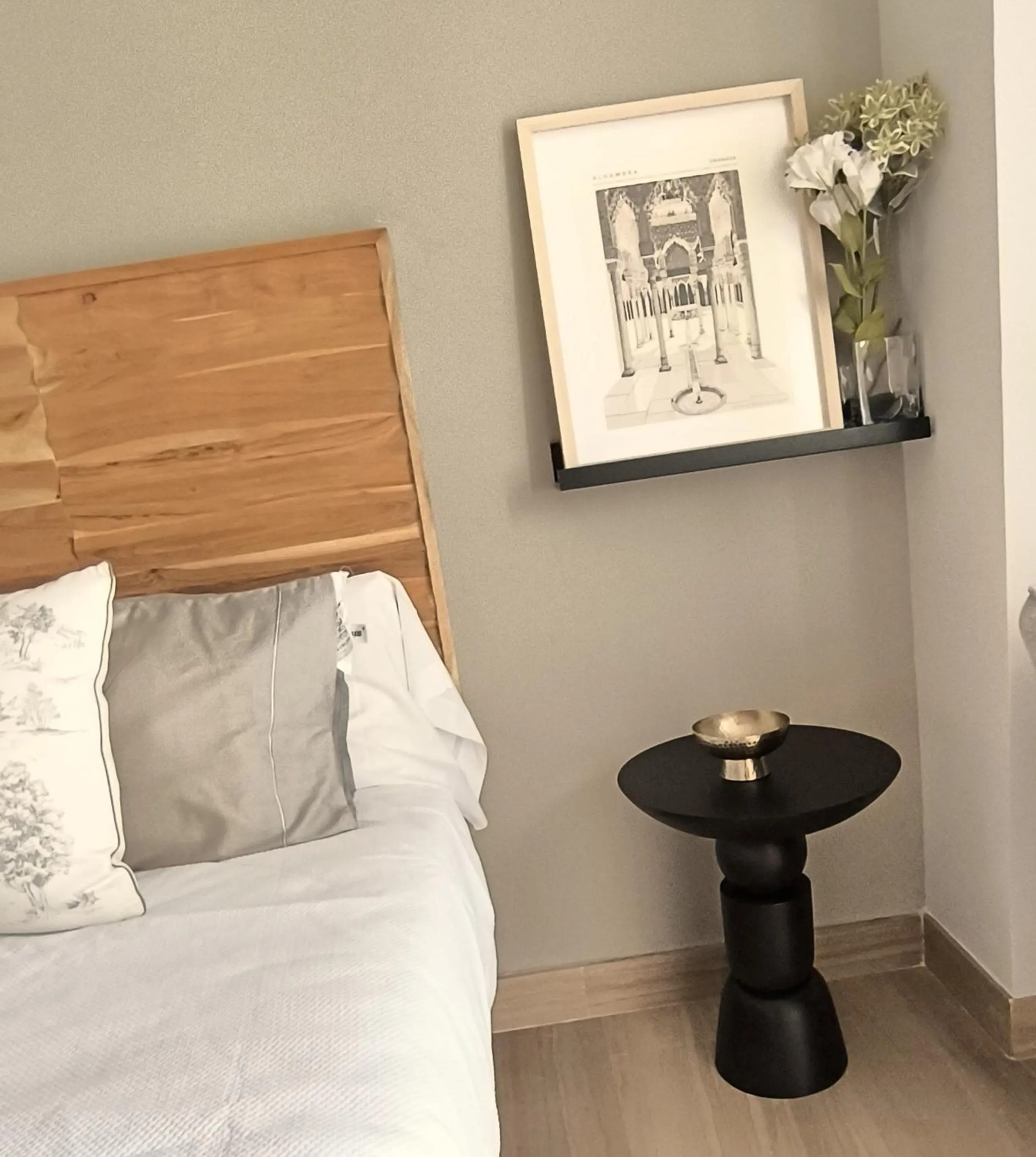Decorative detail, Bed in Apartamento Góngora