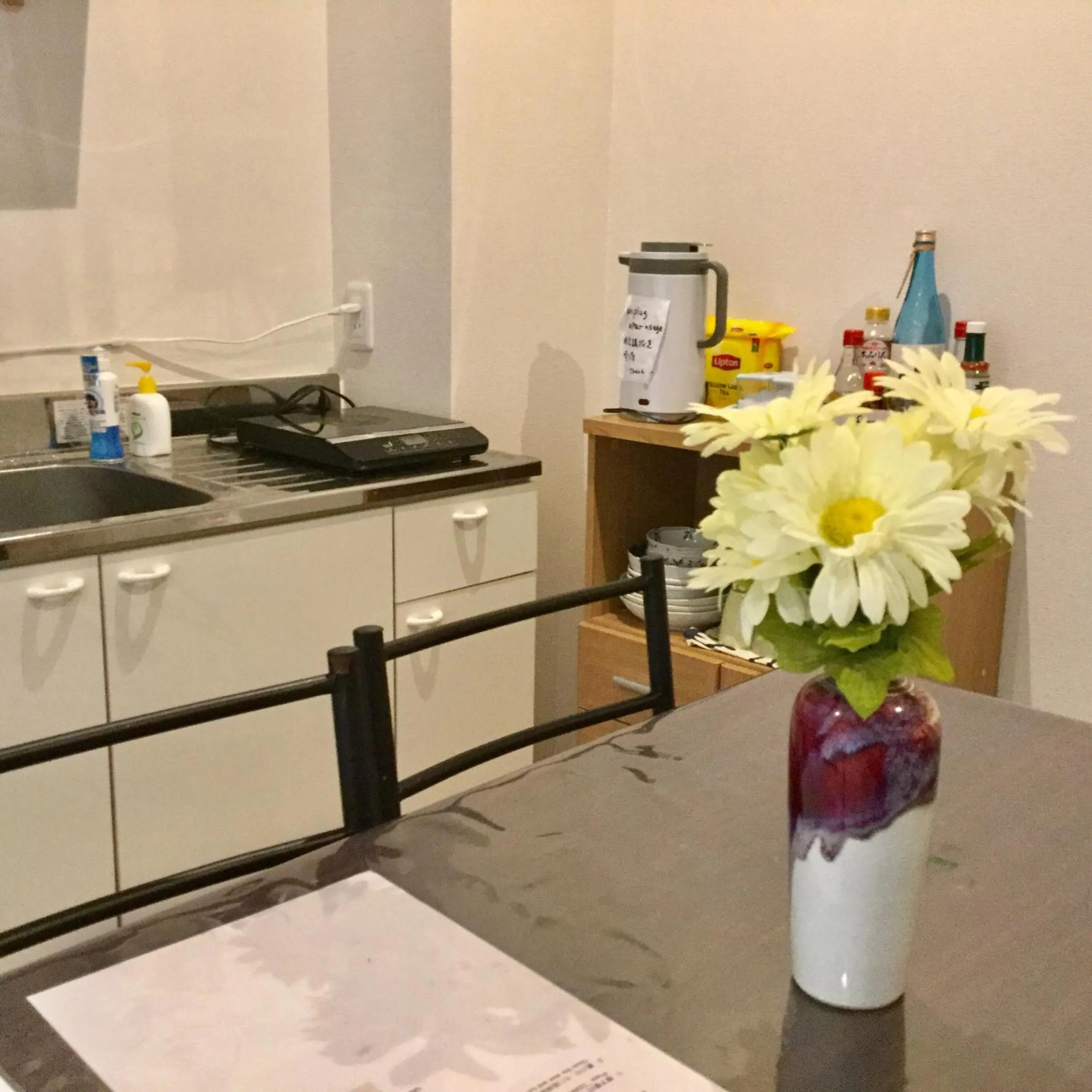 Communal lounge/ TV room in Keimei Guest House