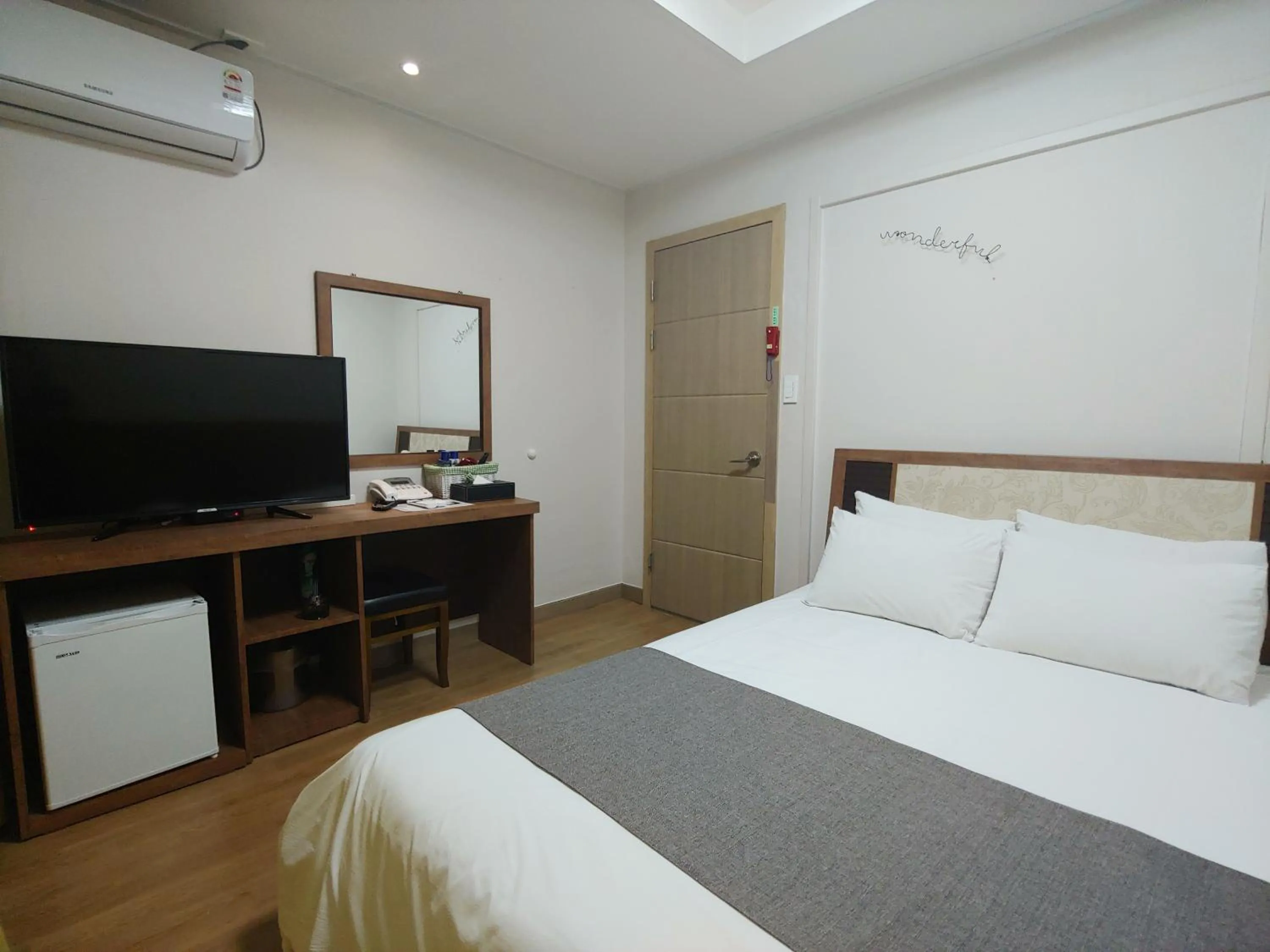 Photo of the whole room in Gallery Hotel BnB