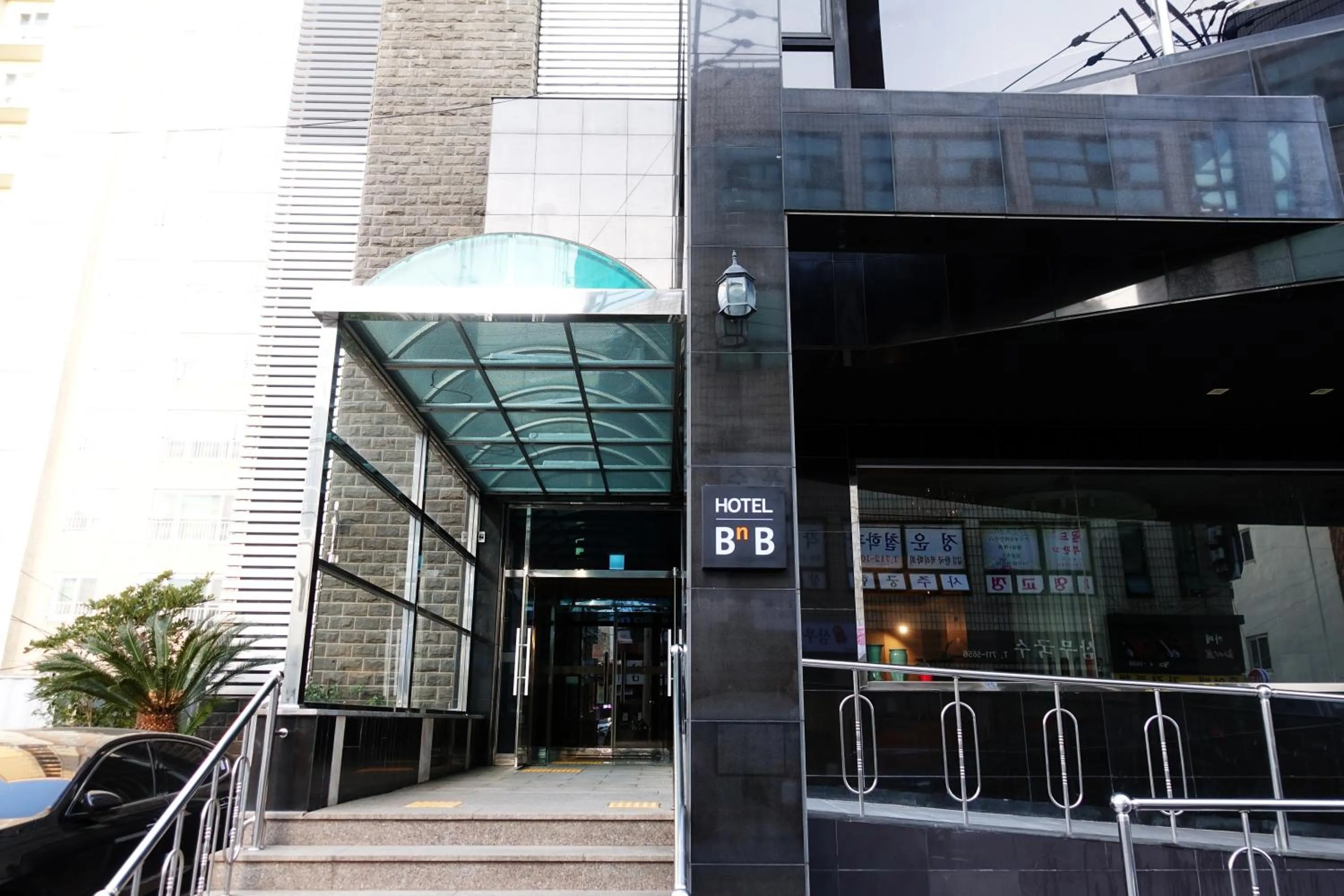 Facade/entrance in Gallery Hotel BnB