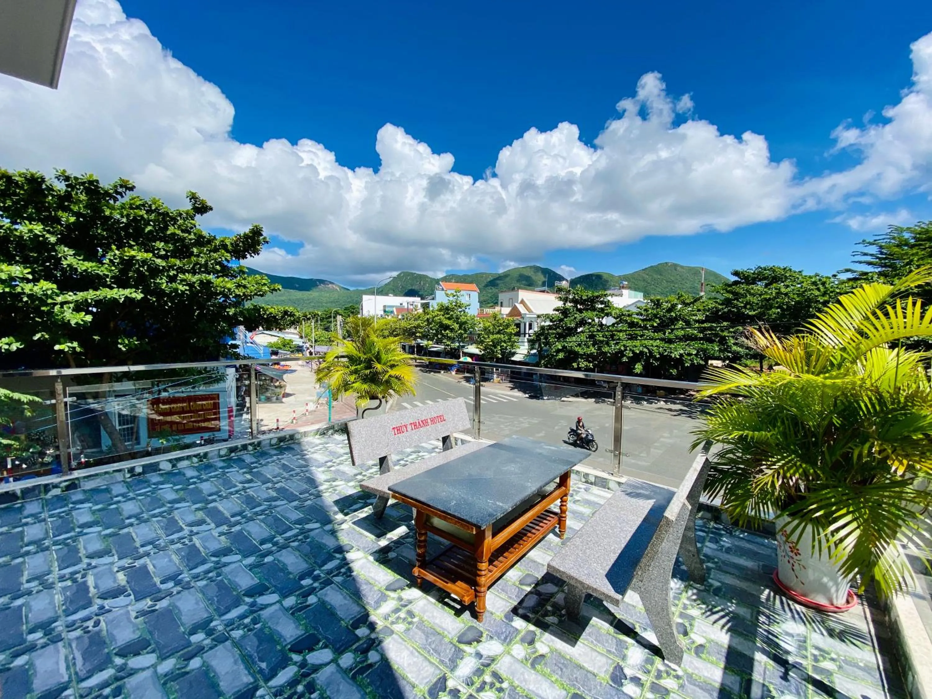 Balcony/Terrace in Thuy Thanh Hotel
