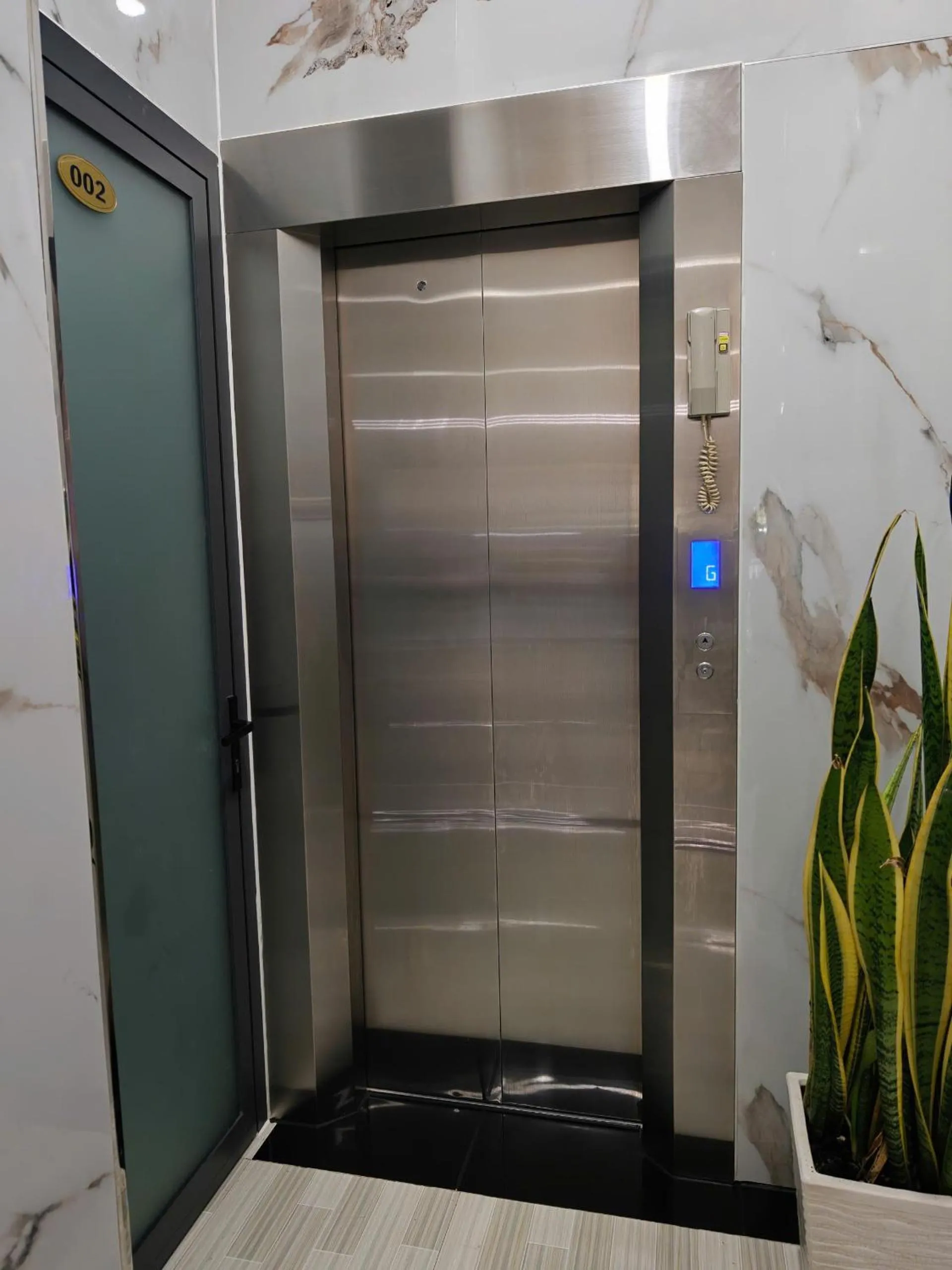 elevator in Thuy Thanh Hotel