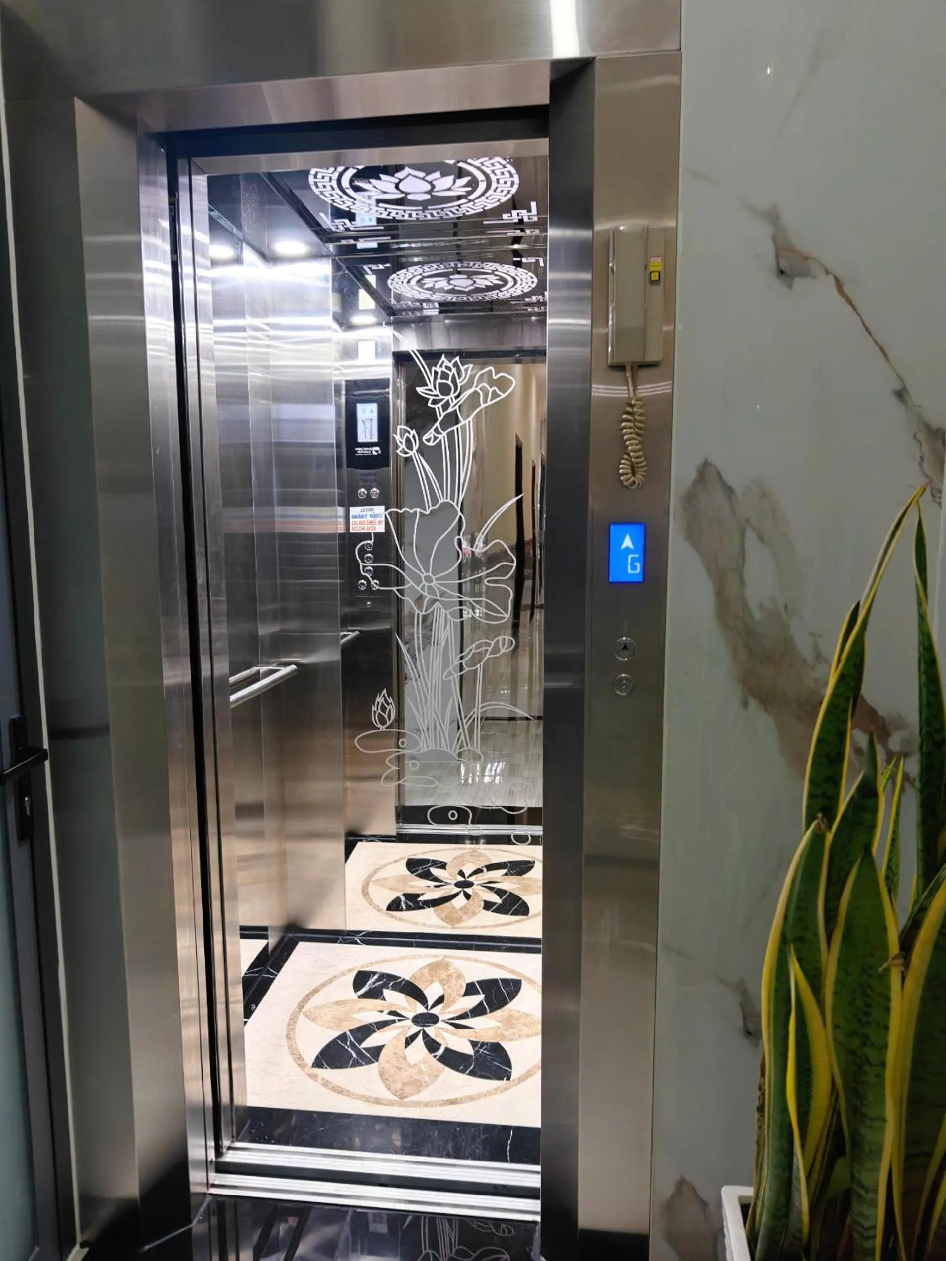 elevator in Thuy Thanh Hotel