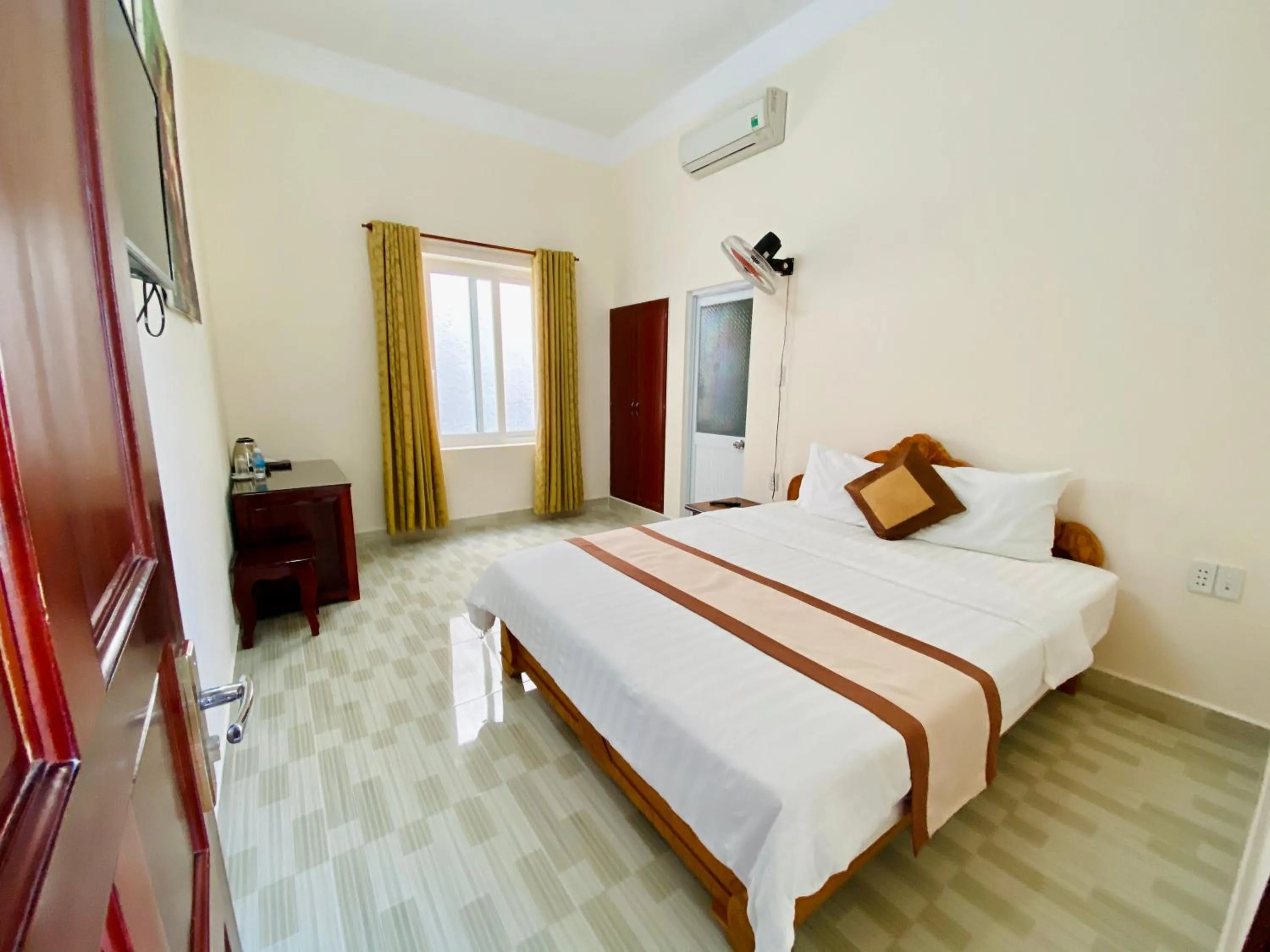 Photo of the whole room, Bed in Thuy Thanh Hotel