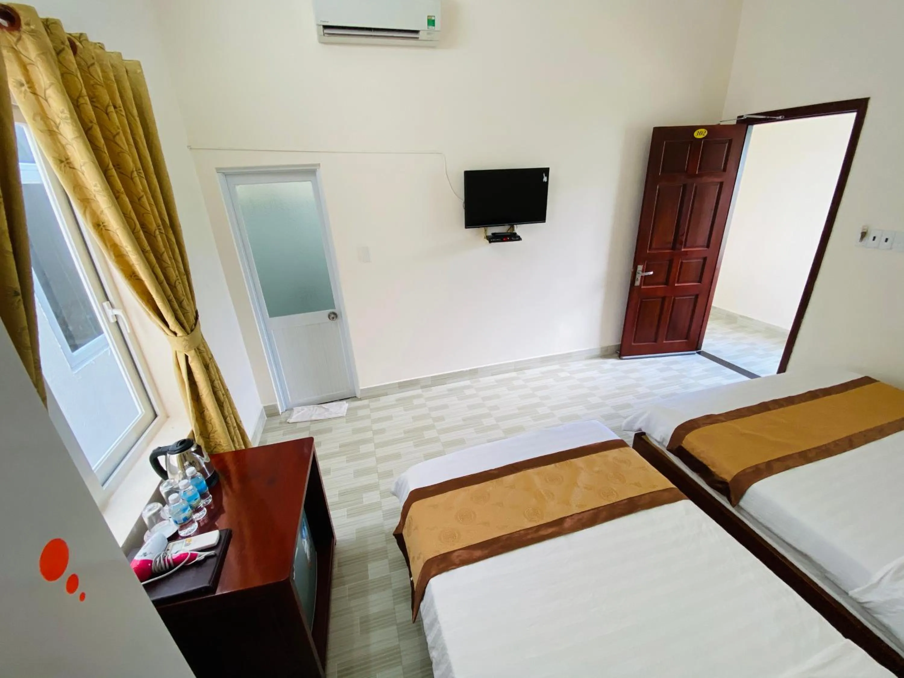Photo of the whole room, Bed in Thuy Thanh Hotel