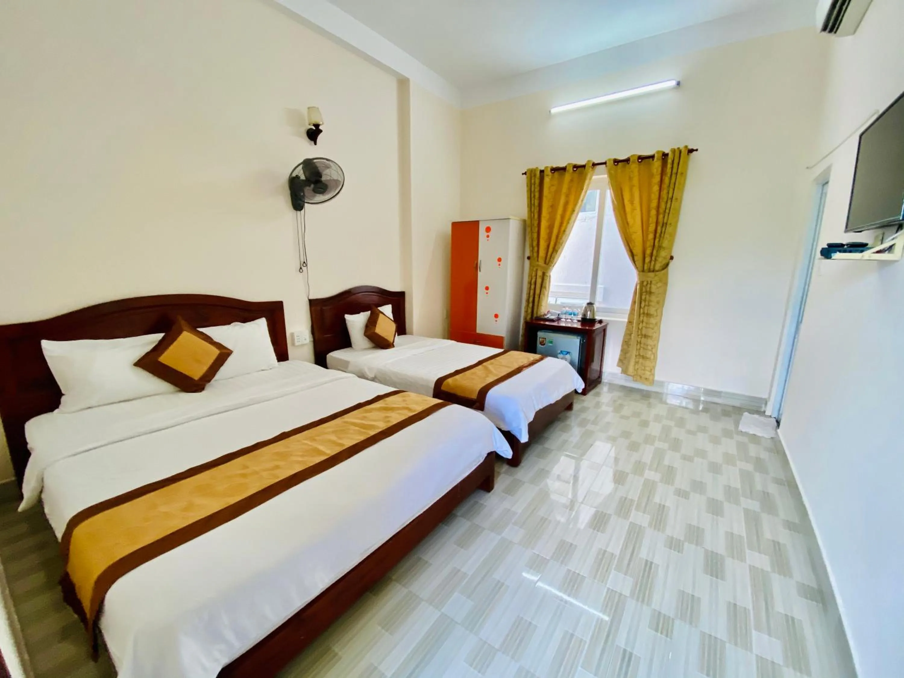 Photo of the whole room, Bed in Thuy Thanh Hotel