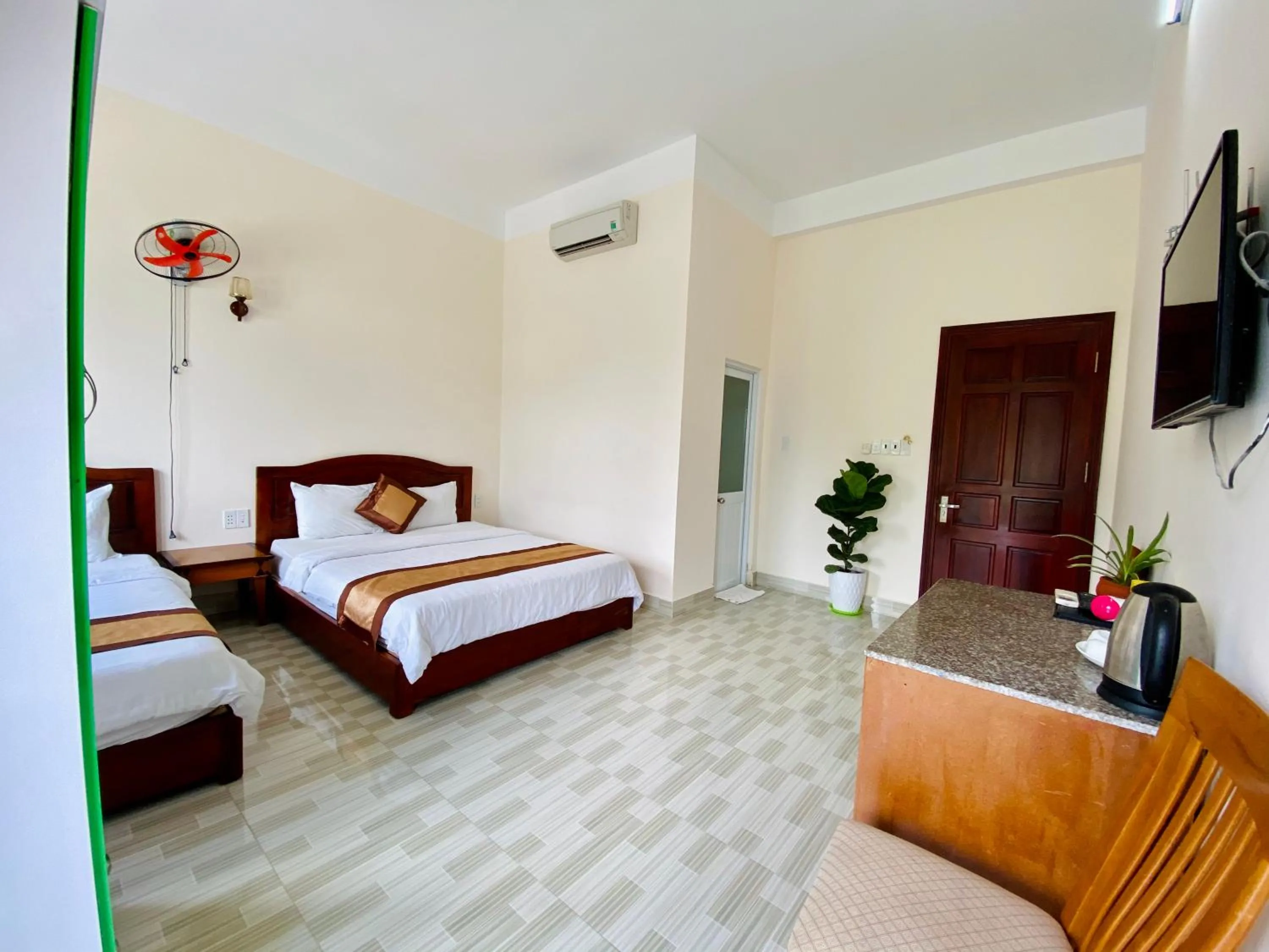 Photo of the whole room, Bed in Thuy Thanh Hotel