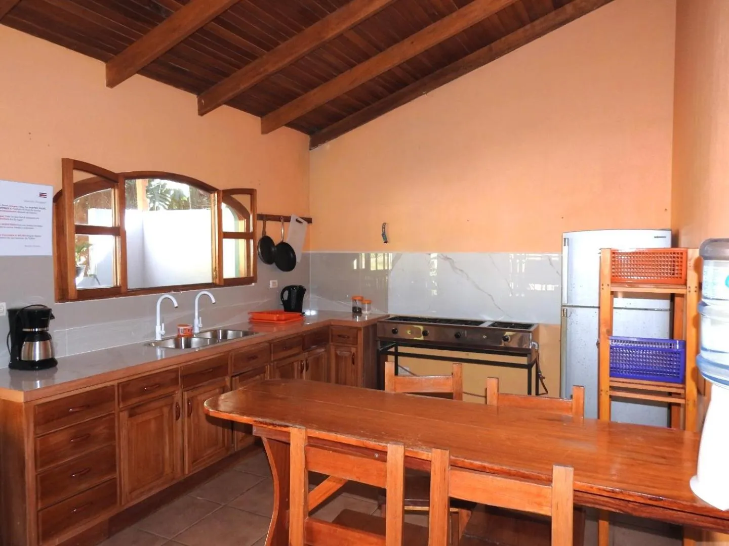 Communal kitchen in Osa House - Drake Bay
