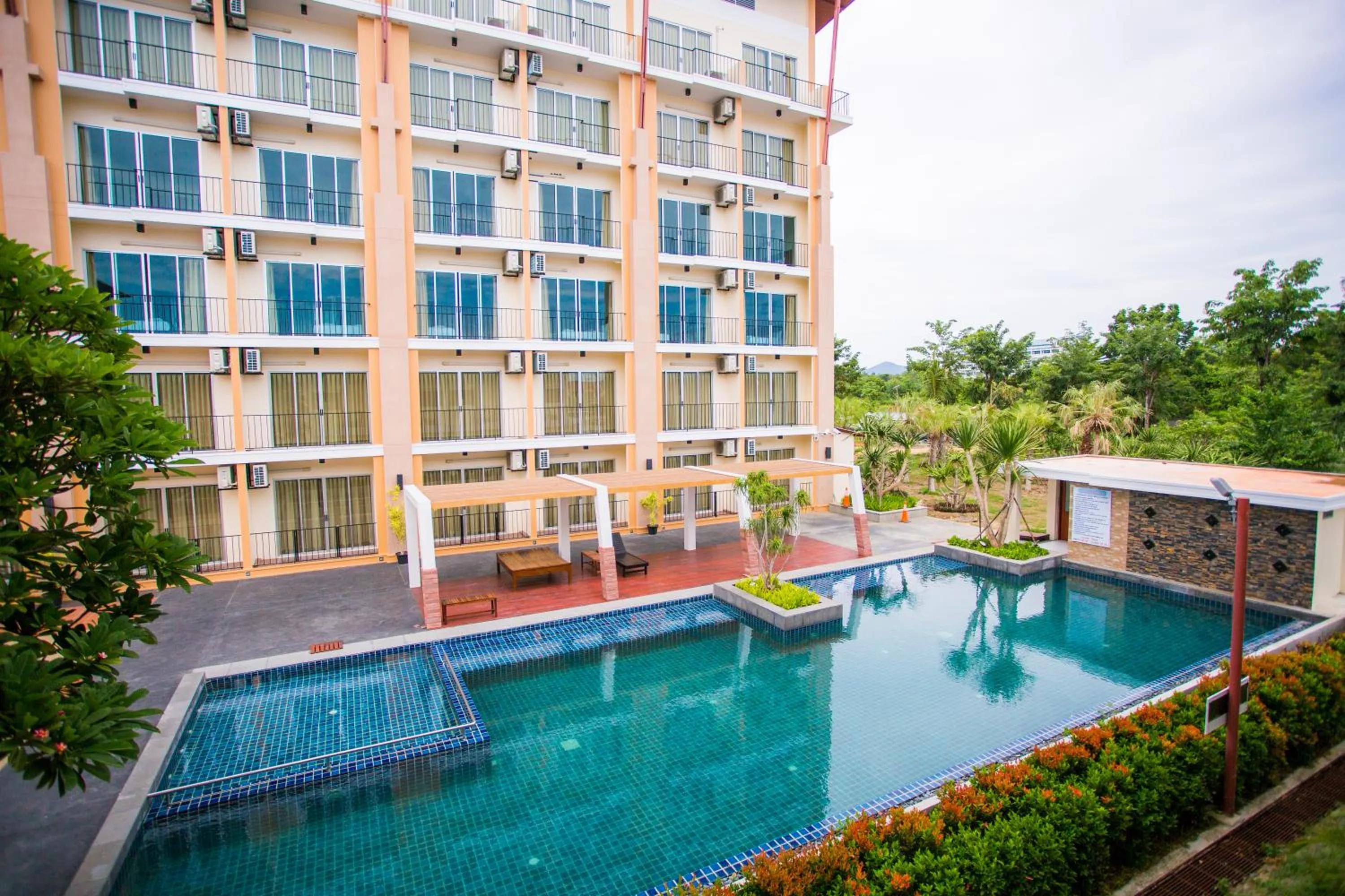 Swimming pool in Kanokan Hotel