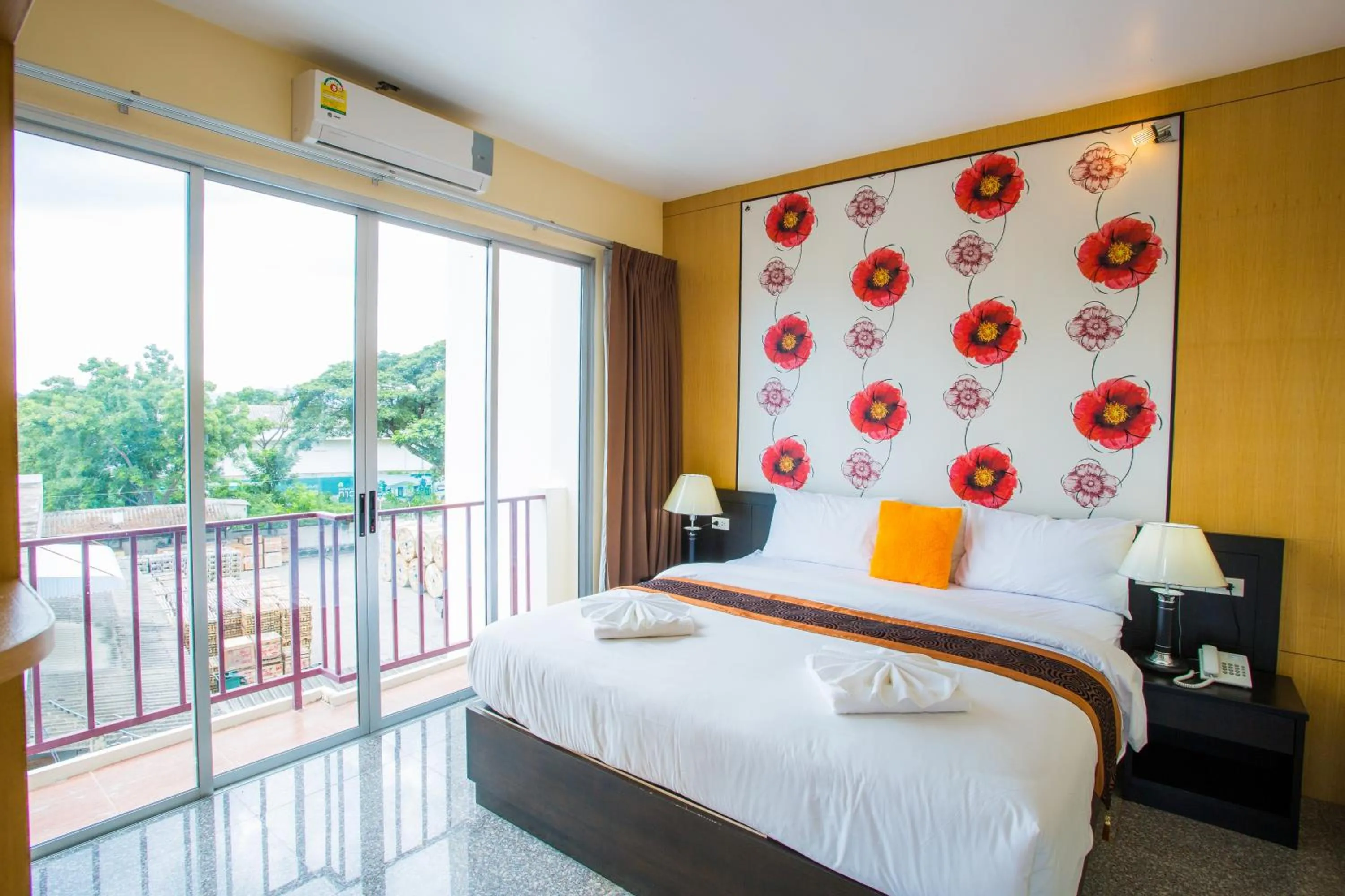 Bed in Kanokan Hotel