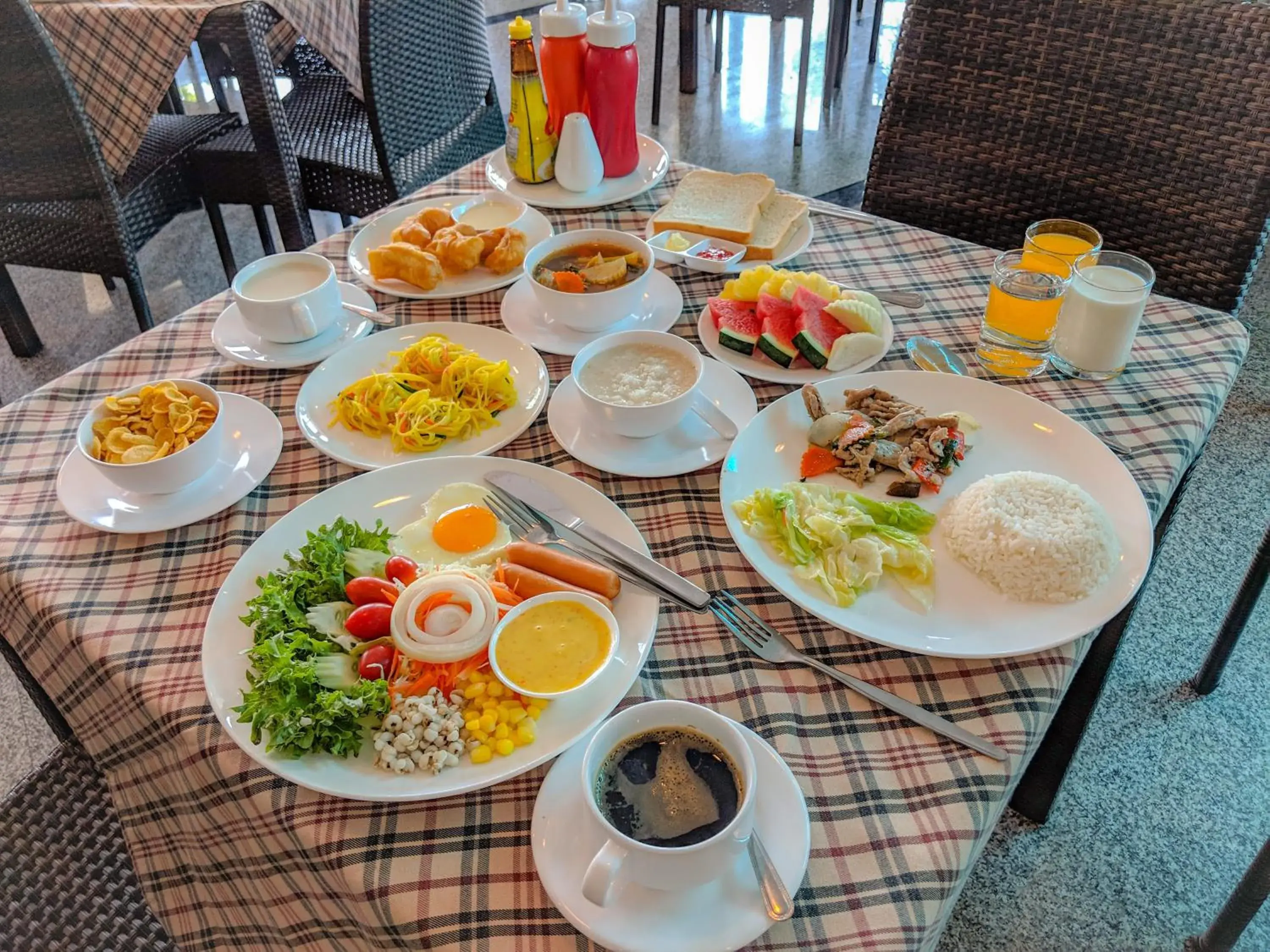 Food in Kanokan Hotel (SHA Extra Plus)