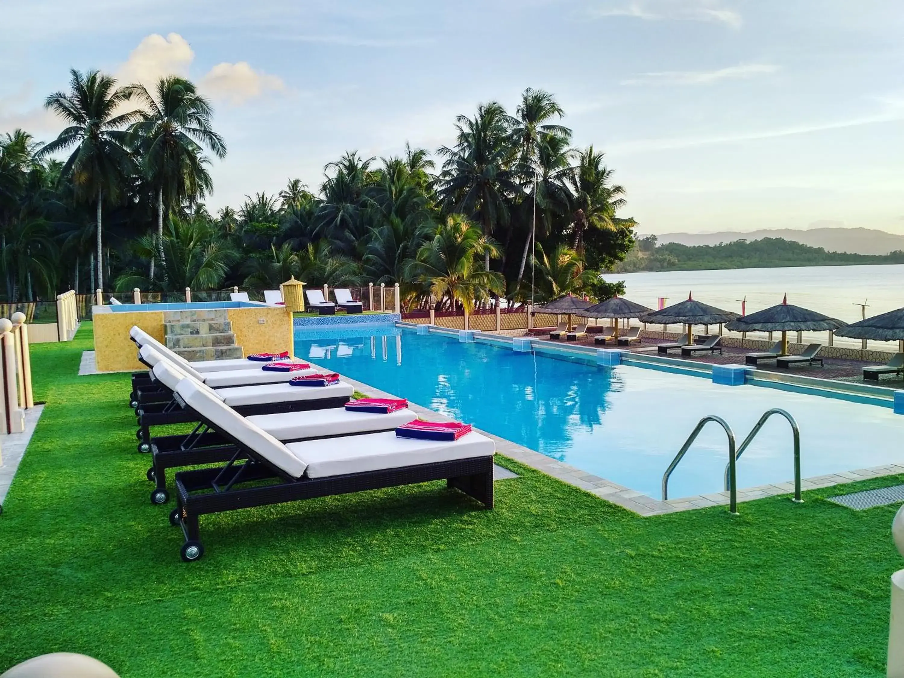 Foxy's Beach Resort Foxy's Beach Resort