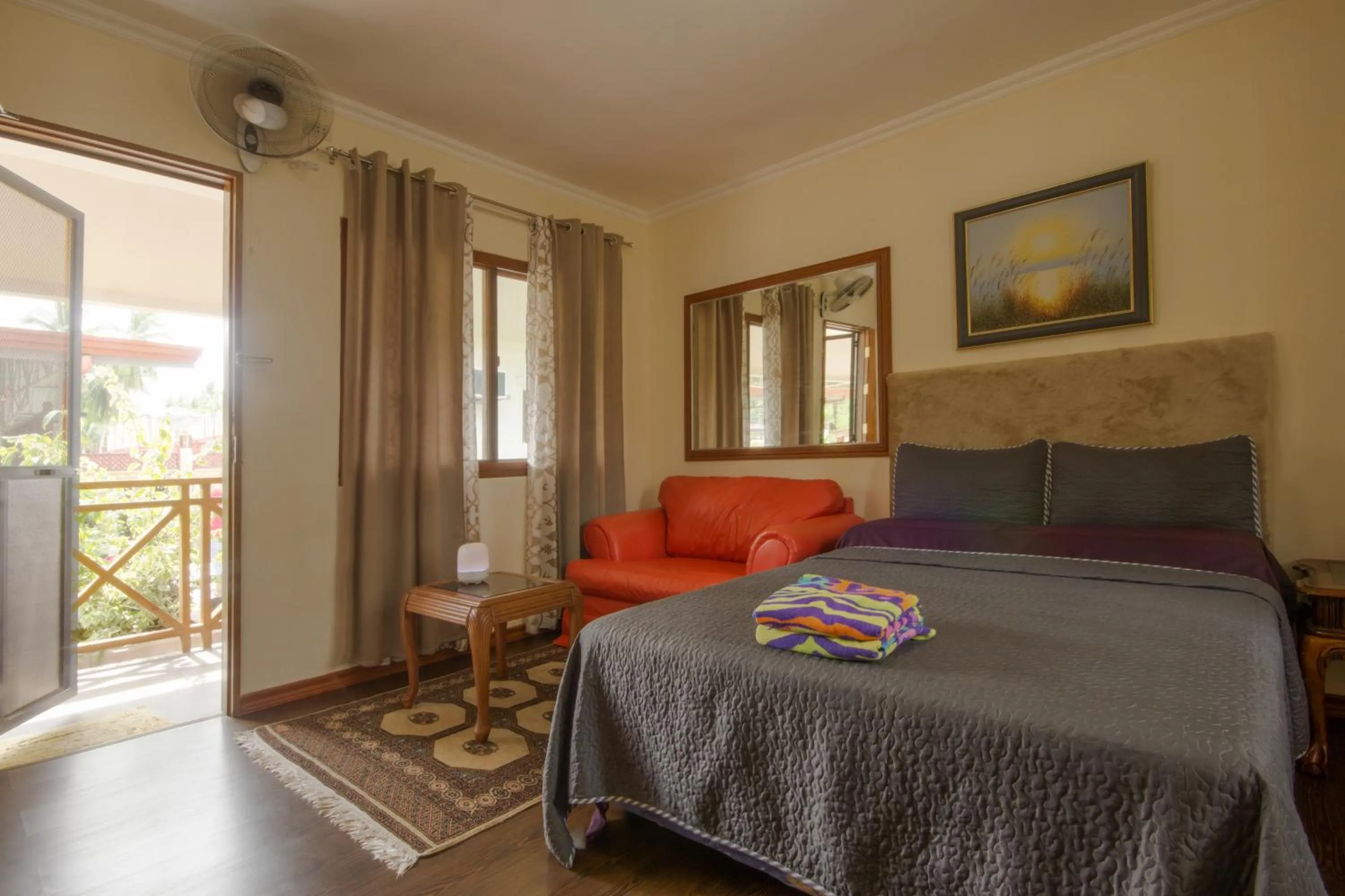 Bed in Foxy's Beach Resort