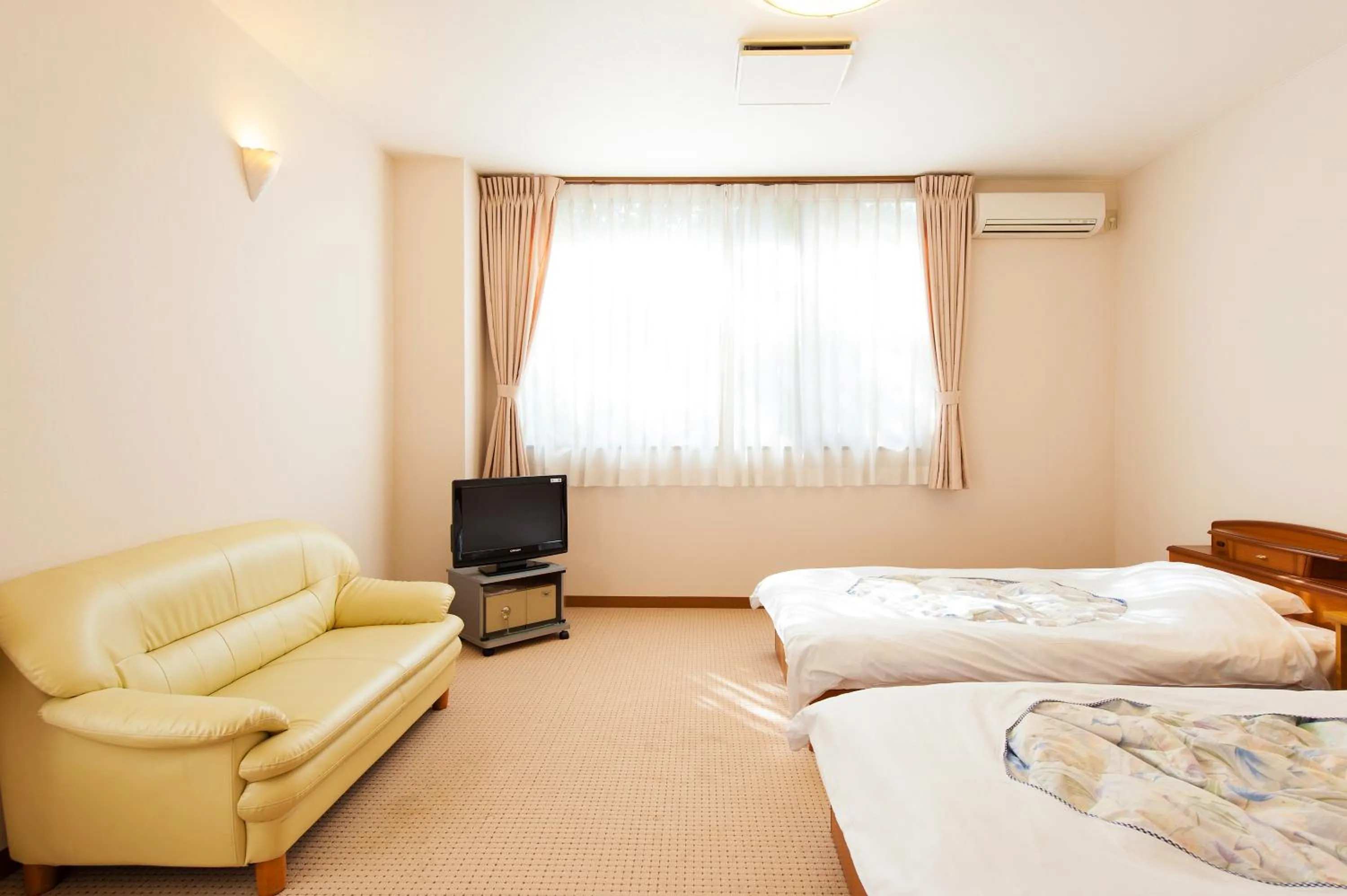 Photo of the whole room, Bed in Watarase Onsen Hotel Yamayuri