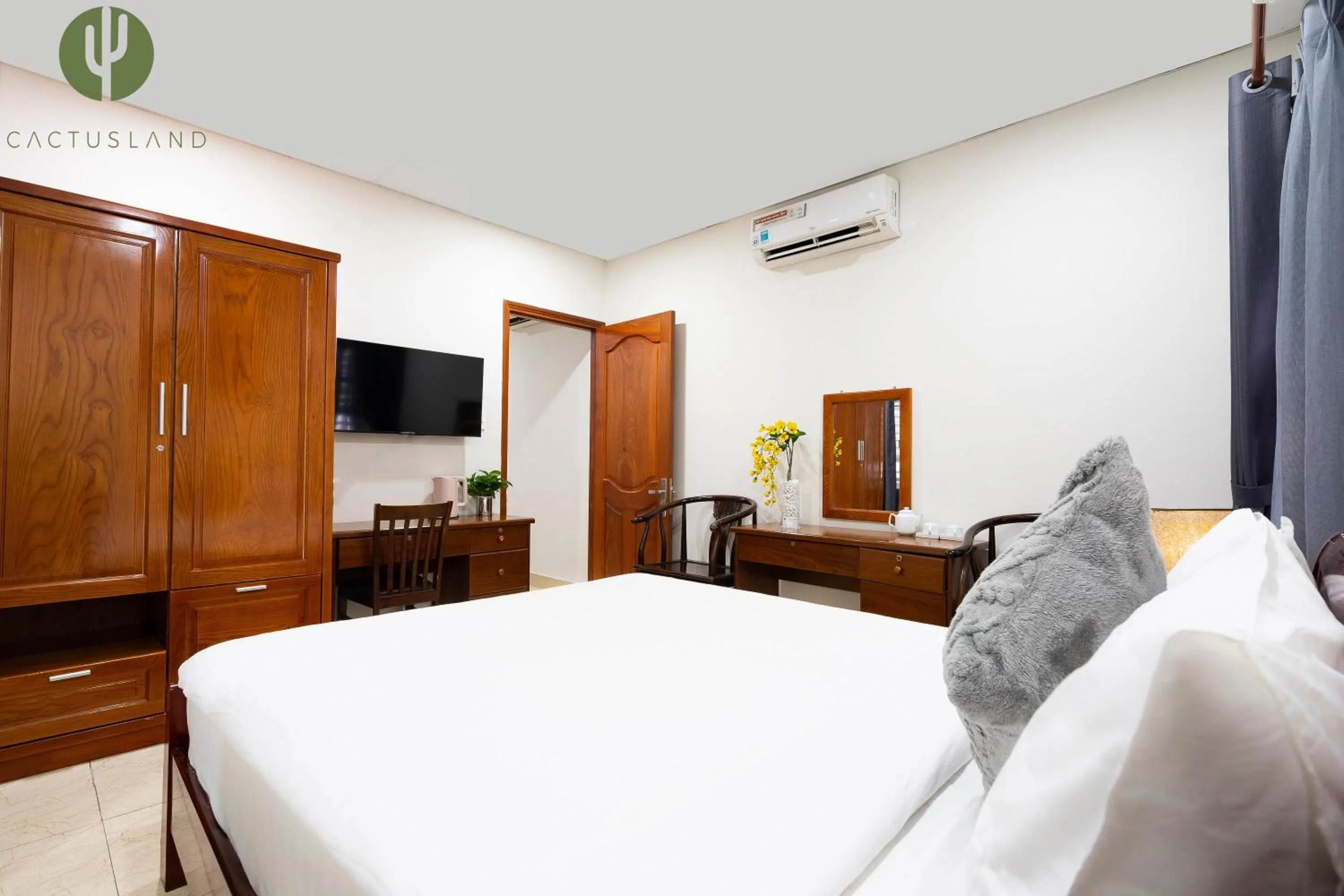 Photo of the whole room, Bed in Cactusland Hotel Tan Binh Near T3 Station