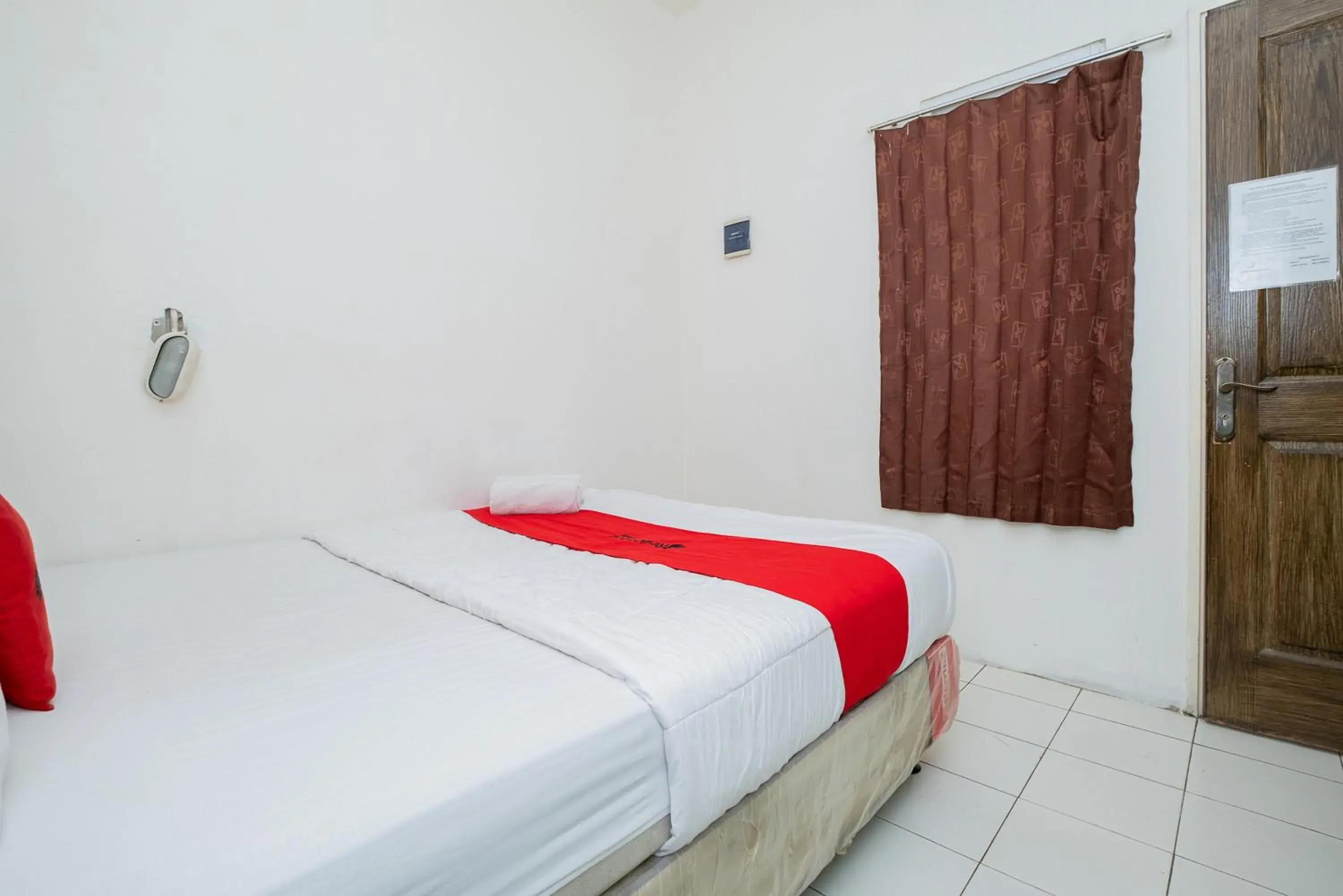 Bed in RedDoorz near STAN Bed in RedDoorz near STAN