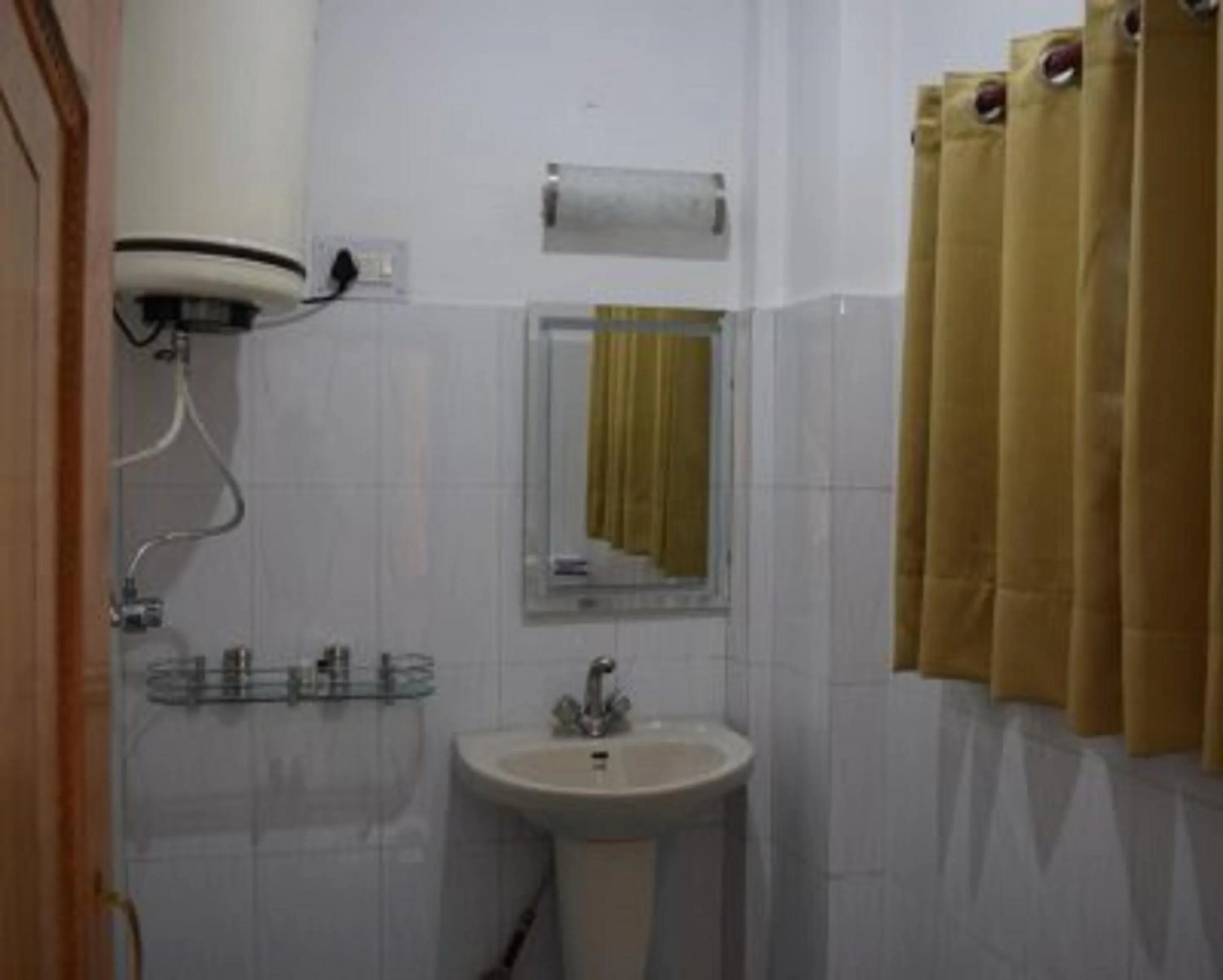 Shower in Hotel D'Zojila