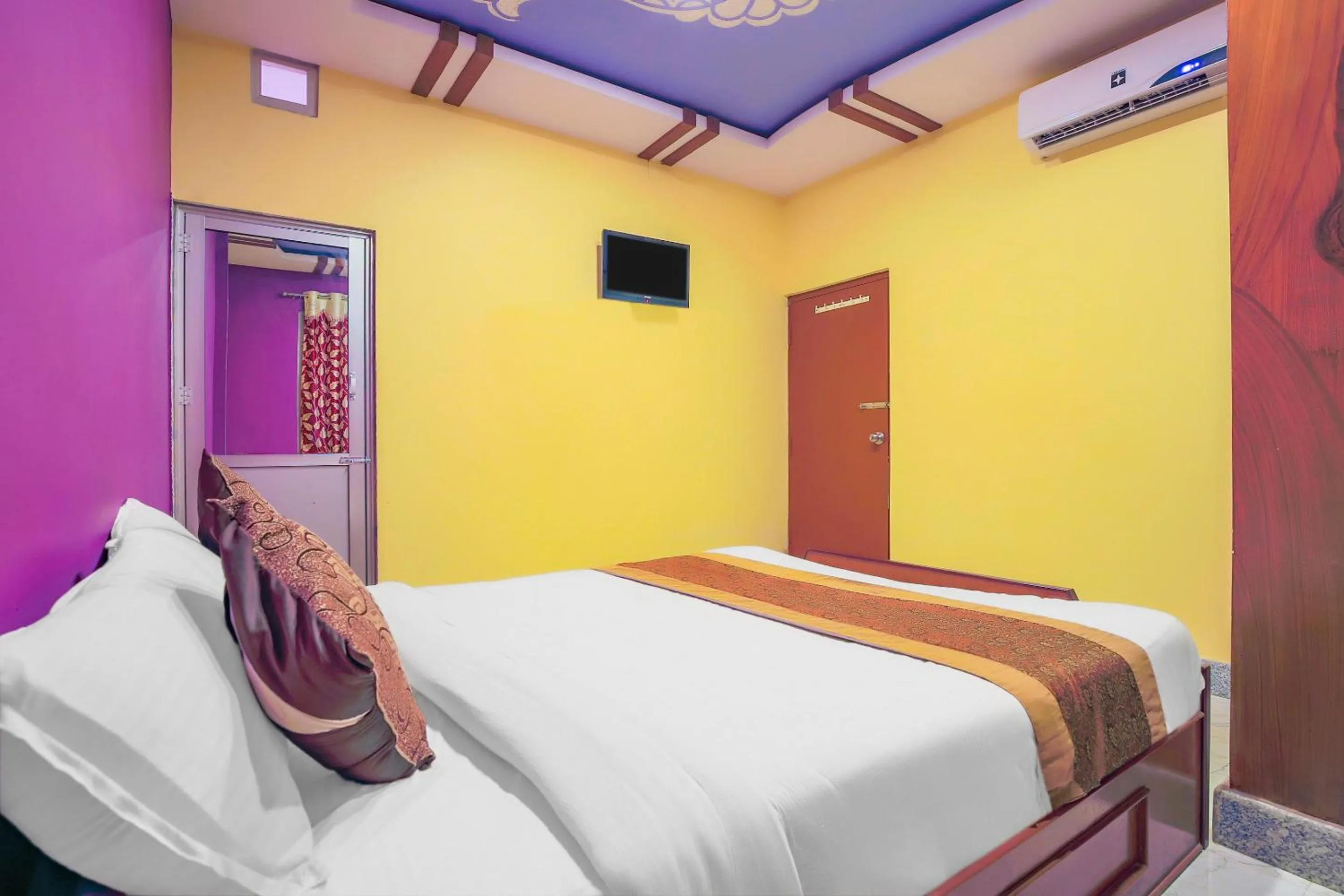 Bedroom in Hotel Diamond