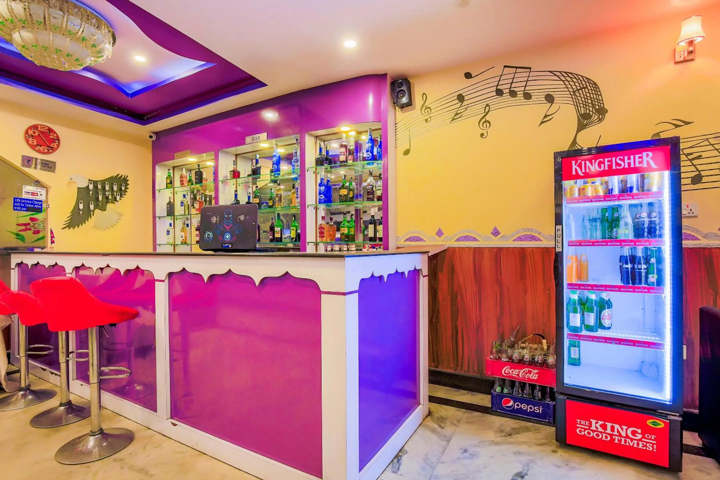 Restaurant/places to eat in Hotel Diamond