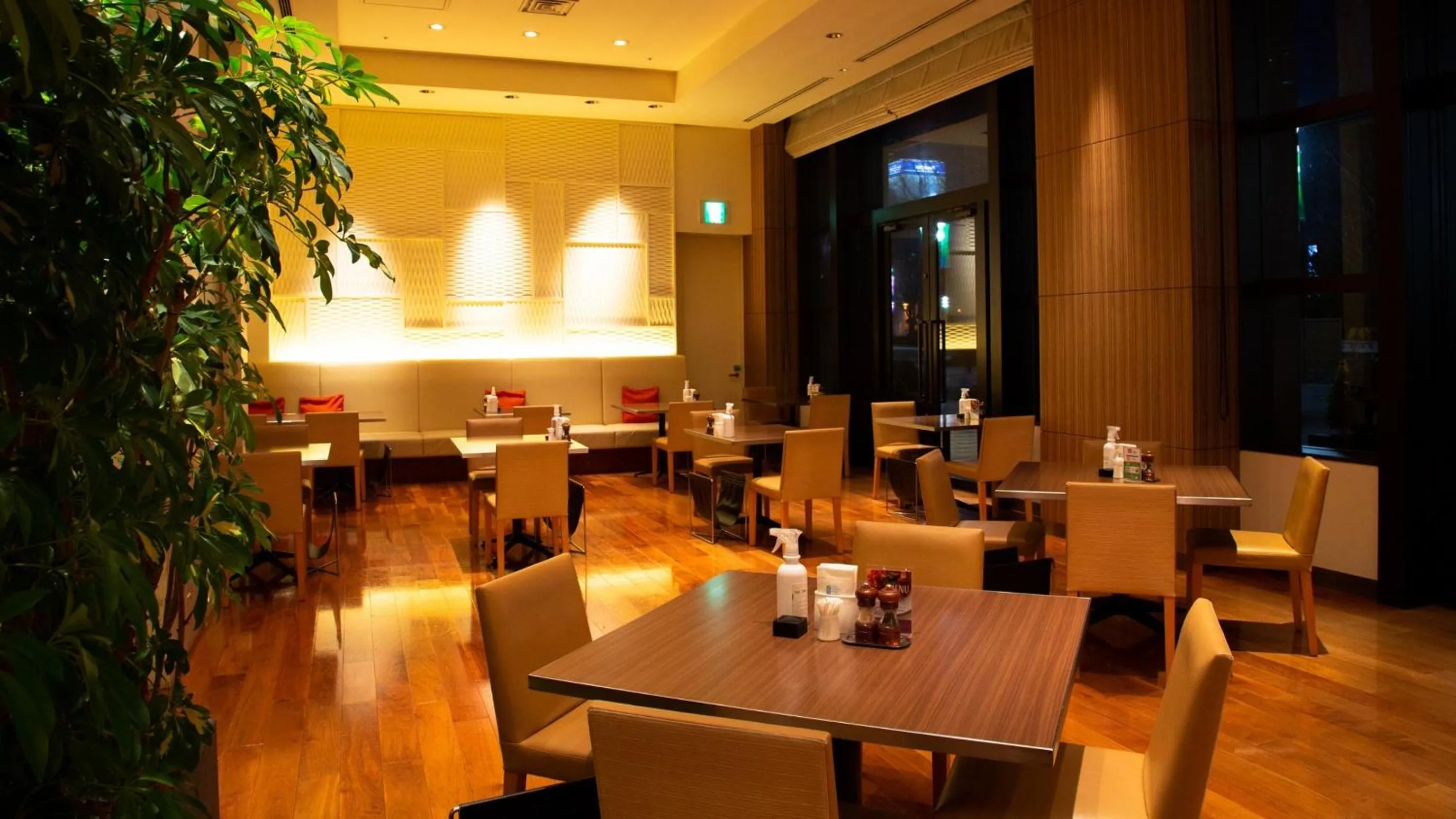 Restaurant/places to eat in Oarks Canal Park Hotel Toyama