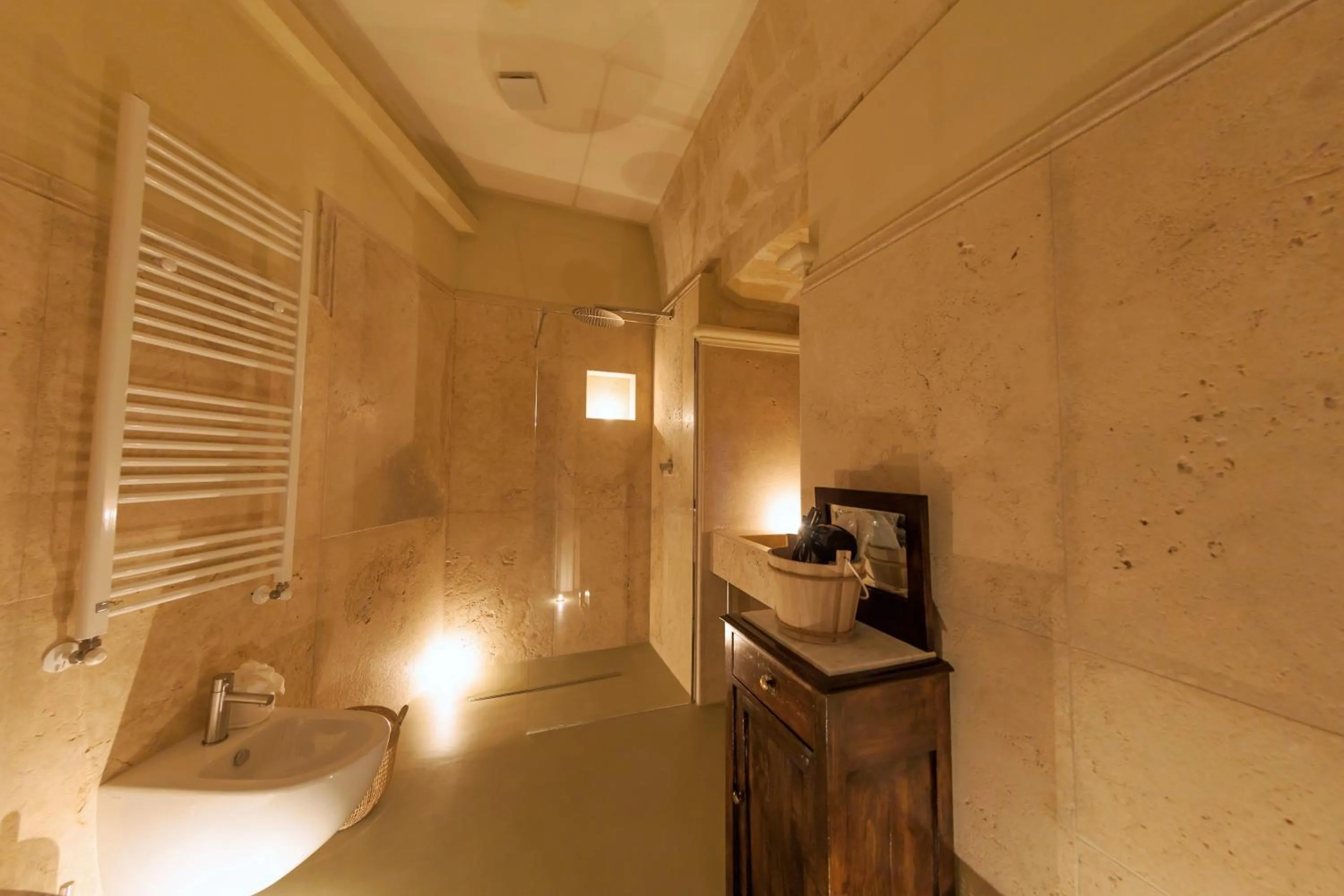 Bathroom in Palazzo Del Duca Hotel & Restaurant