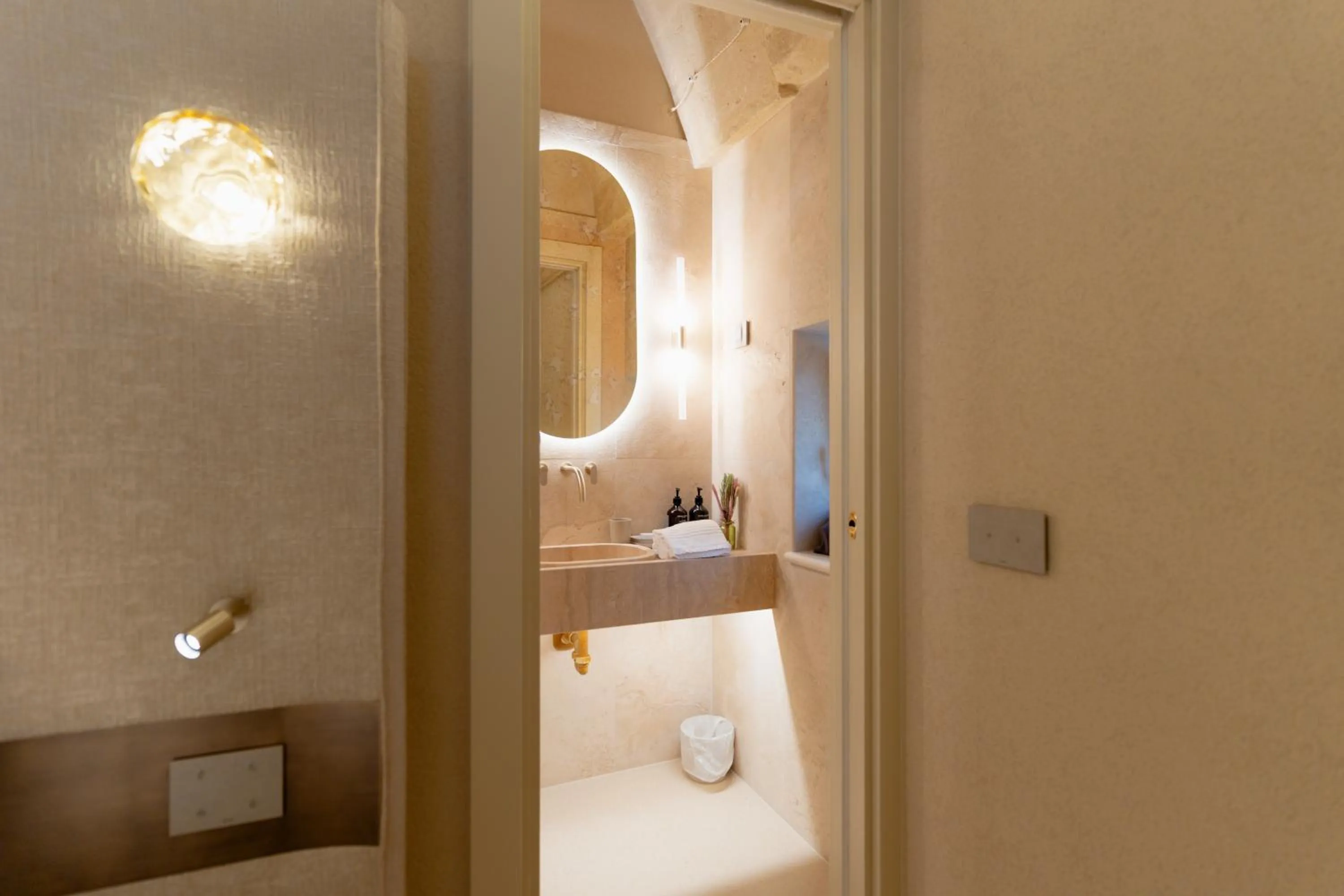 Bathroom, Bed in Palazzo Del Duca Hotel & Restaurant