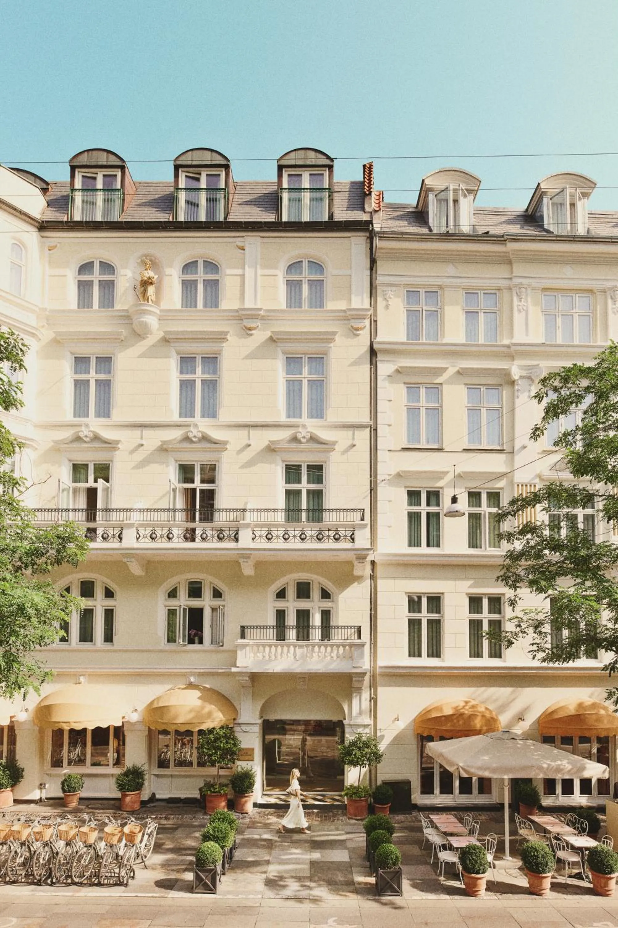 Facade/entrance in Hotel Bella Grande