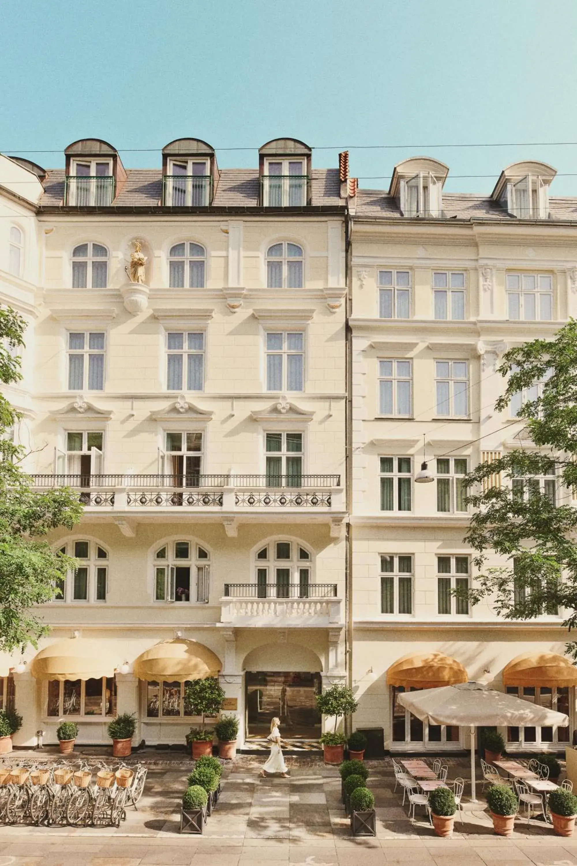 Facade/entrance in Hotel Bella Grande Facade/entrance in Hotel Bella Grande