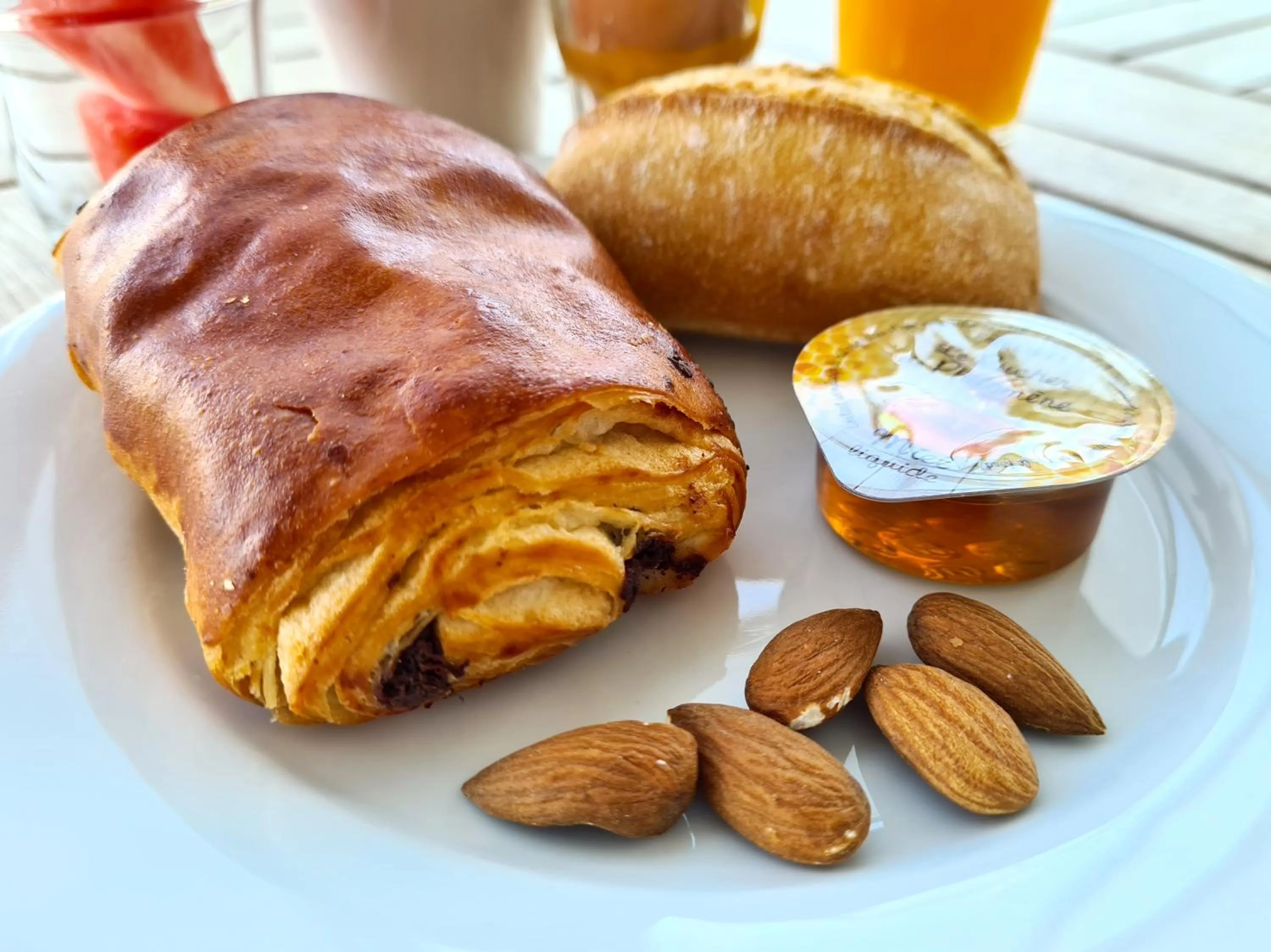 Continental breakfast in The Originals City Hôtel Marseille Aéroport