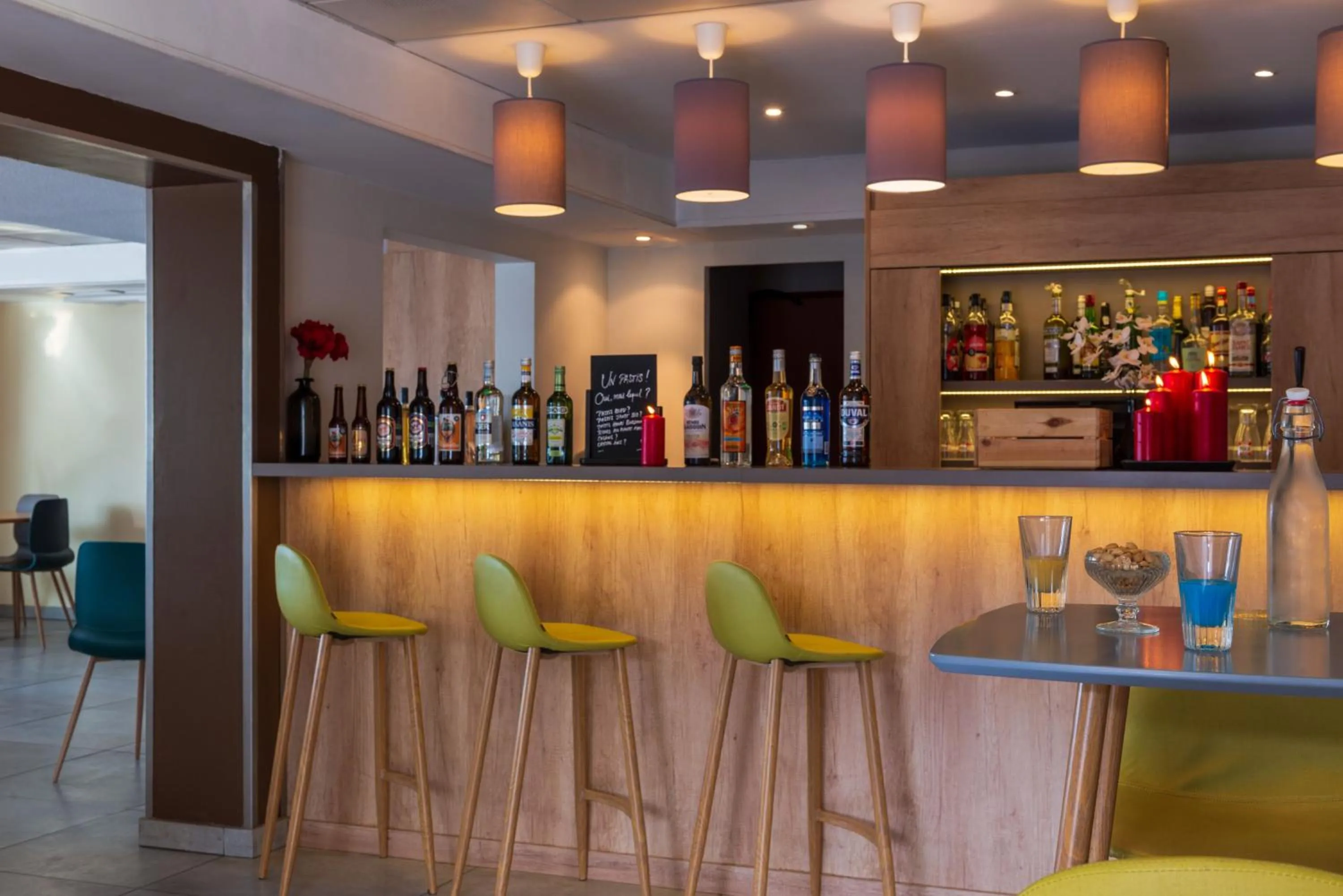 Lounge or bar in The Originals City Hôtel Marseille Aéroport