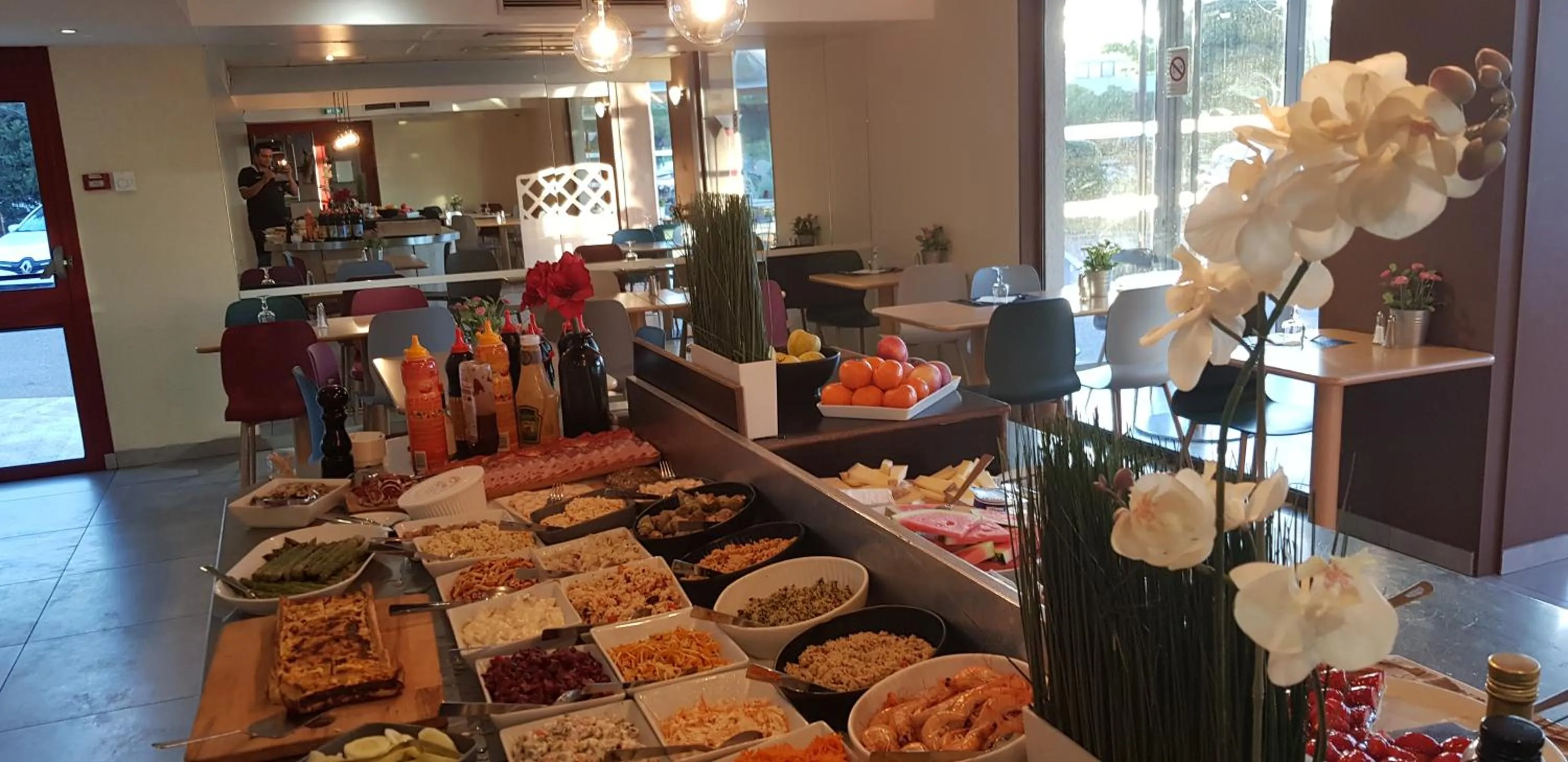 Dinner in The Originals City Hôtel Marseille Aéroport