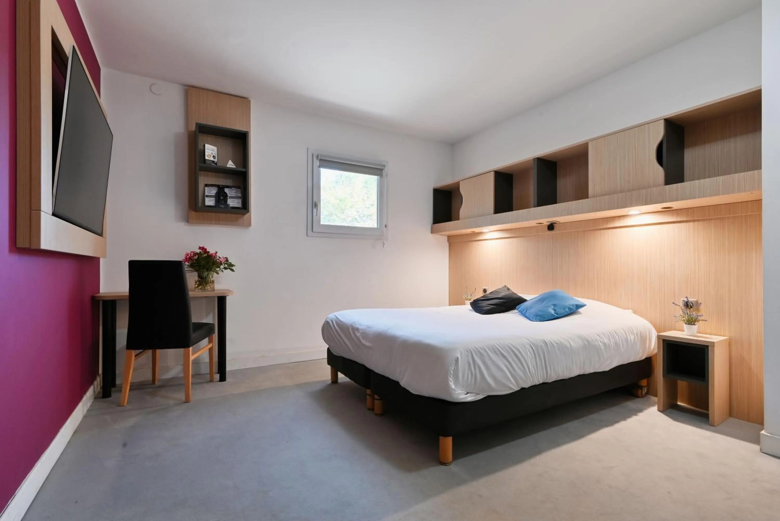 Photo of the whole room, Bed in Villa Martégale Hôtel Restaurant