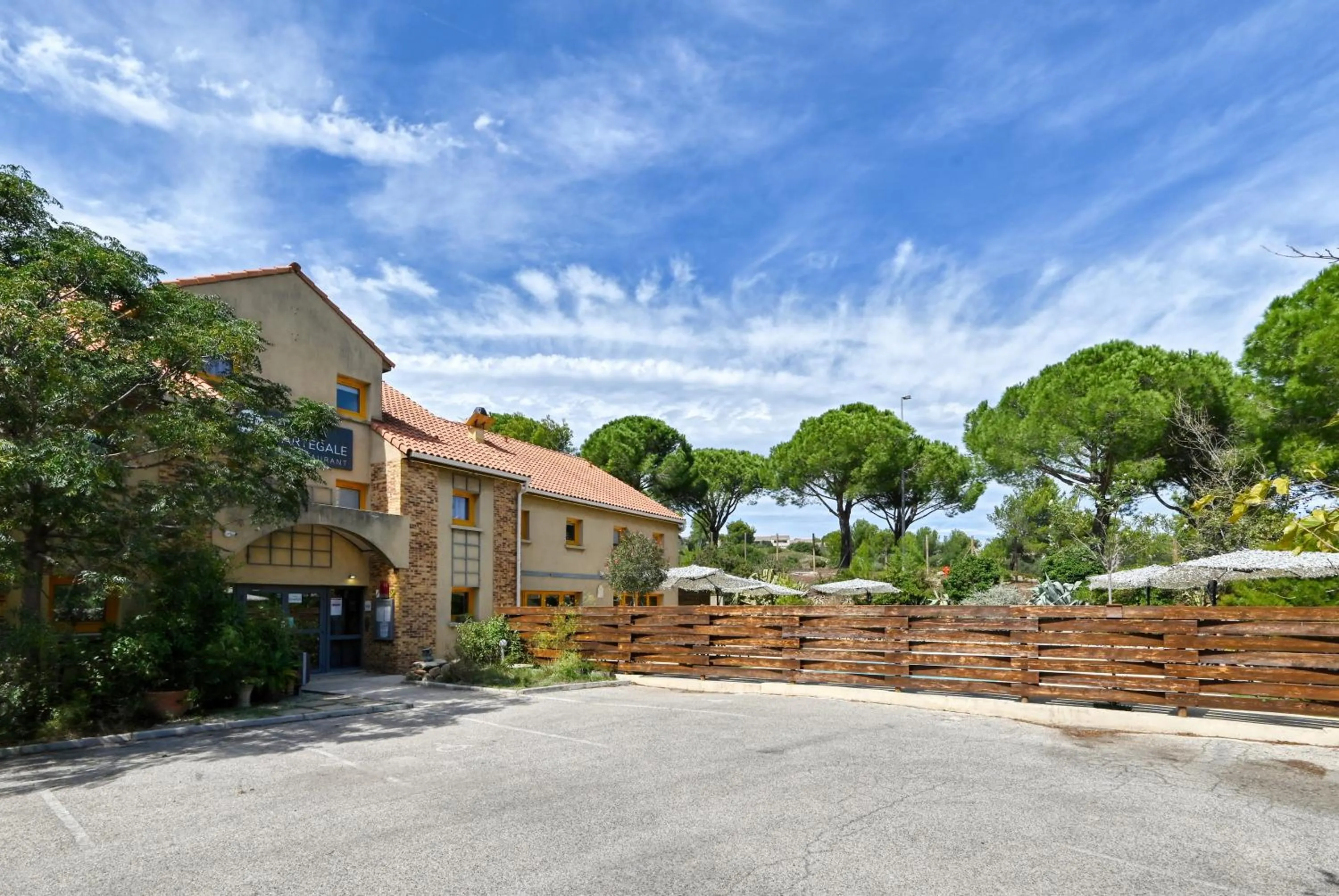 Facade/entrance in Villa Martégale Hôtel Restaurant