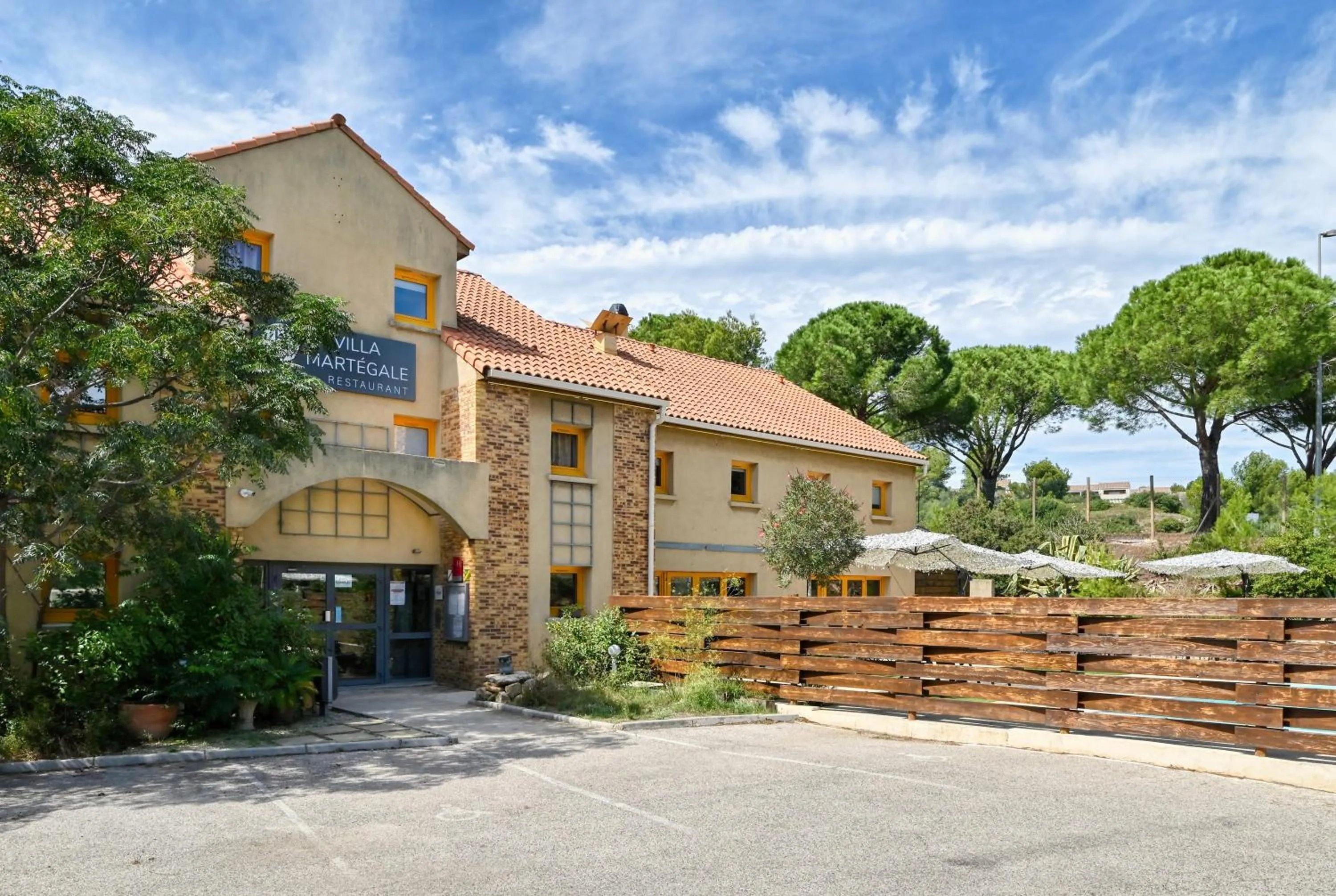 Facade/entrance in Villa Martégale Hôtel Restaurant