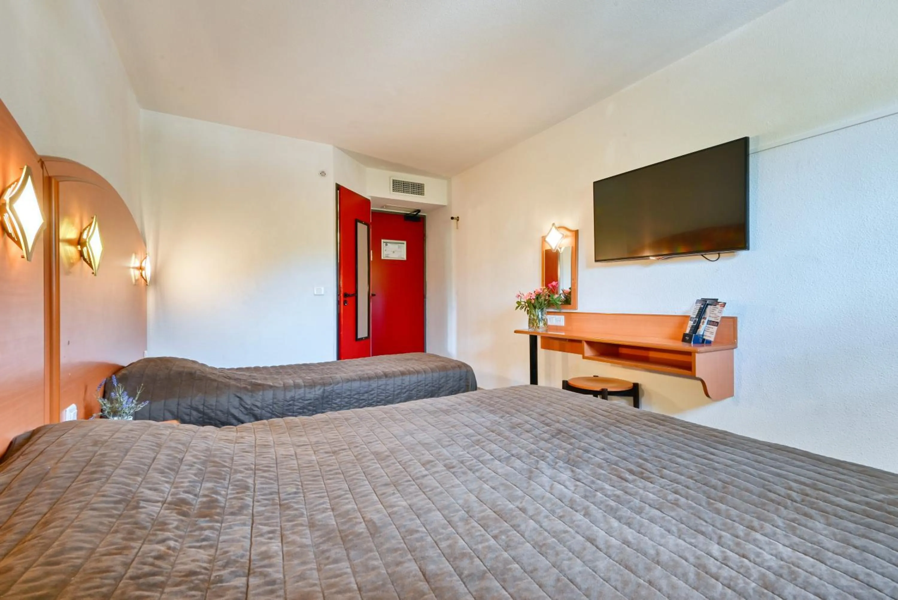 Bedroom, Bed in Villa Martégale Hôtel Restaurant