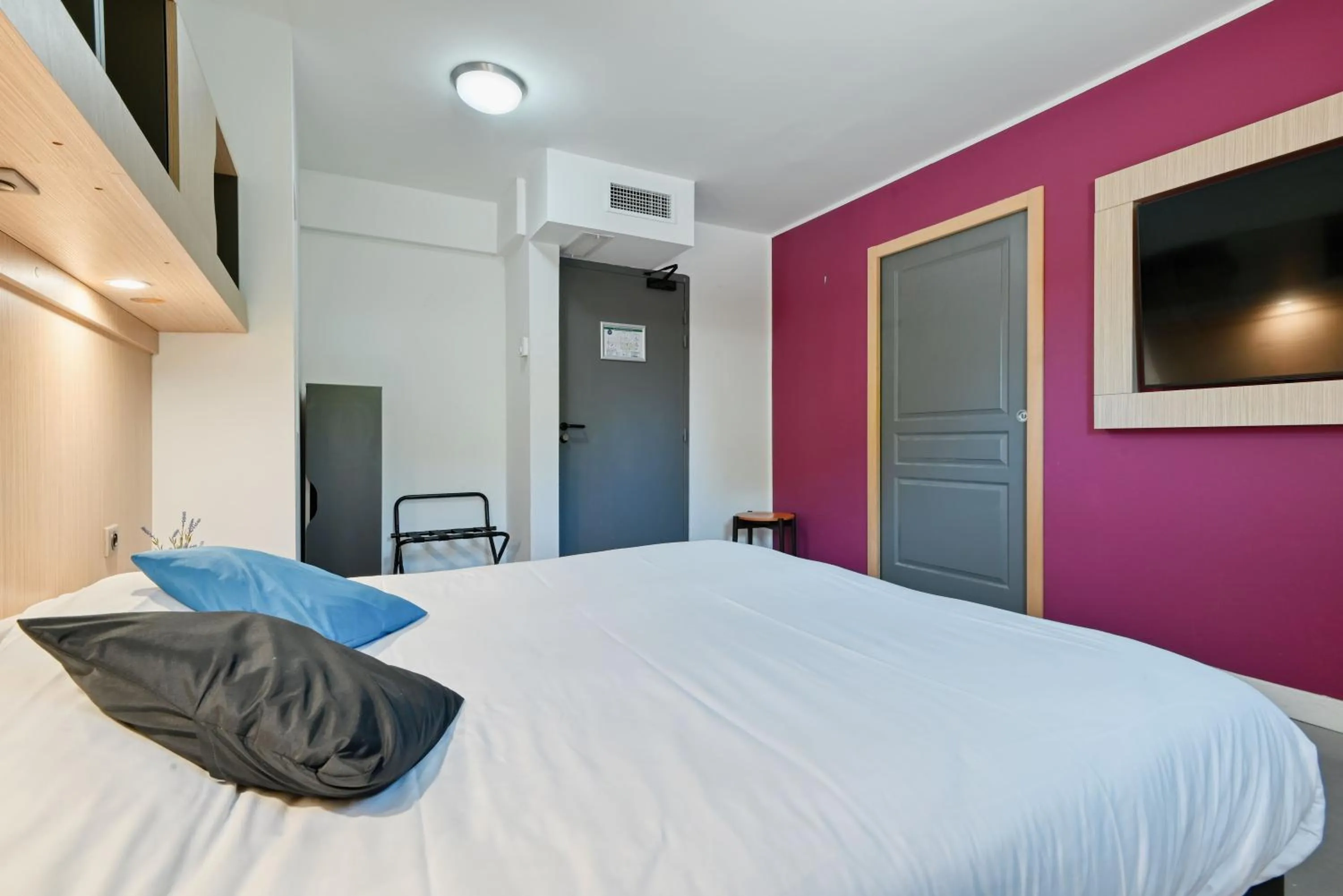 Photo of the whole room, Bed in Villa Martégale Hôtel Restaurant