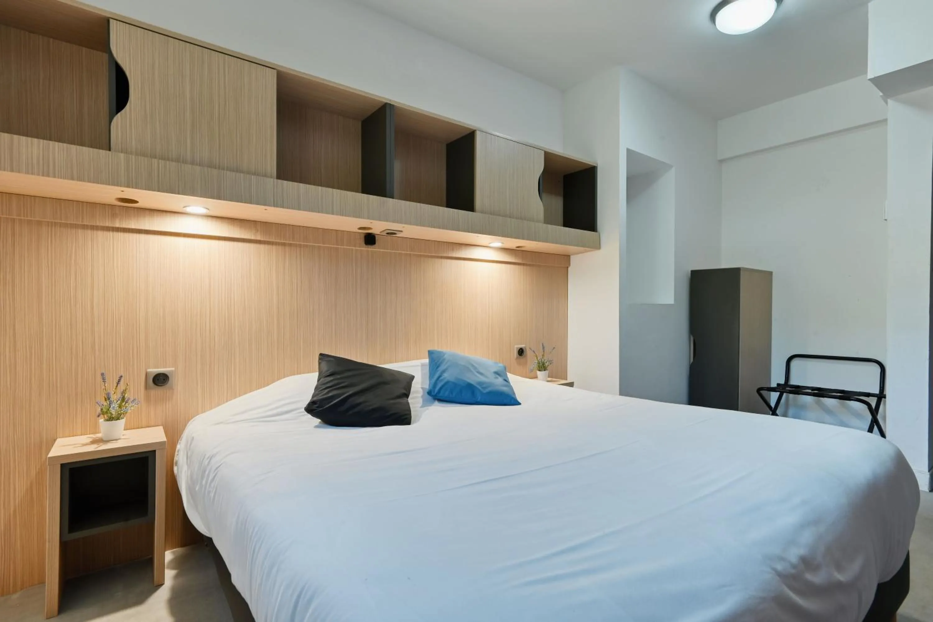 Bed in Villa Martégale Hôtel Restaurant