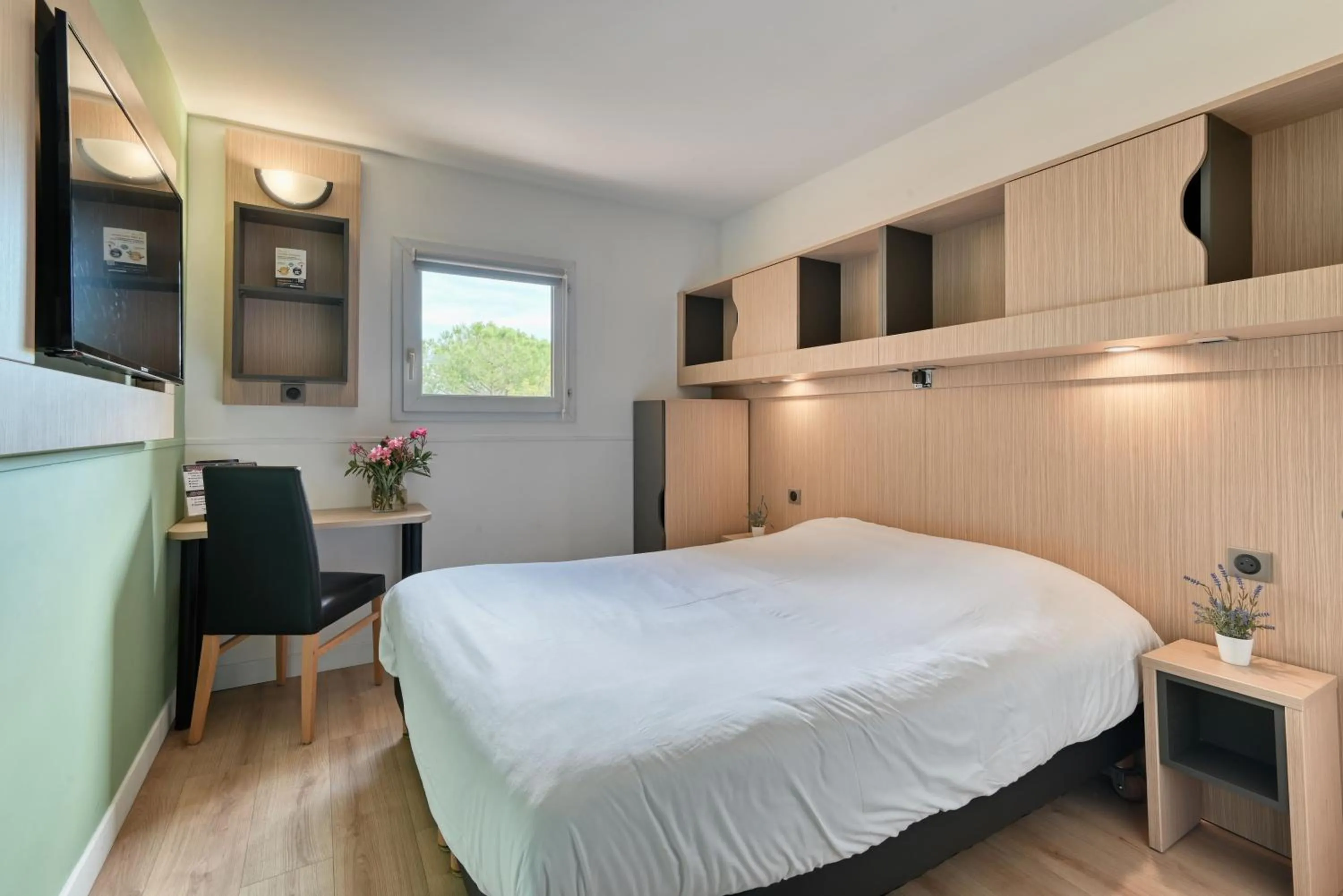 Seating area, Bed in Villa Martégale Hôtel Restaurant