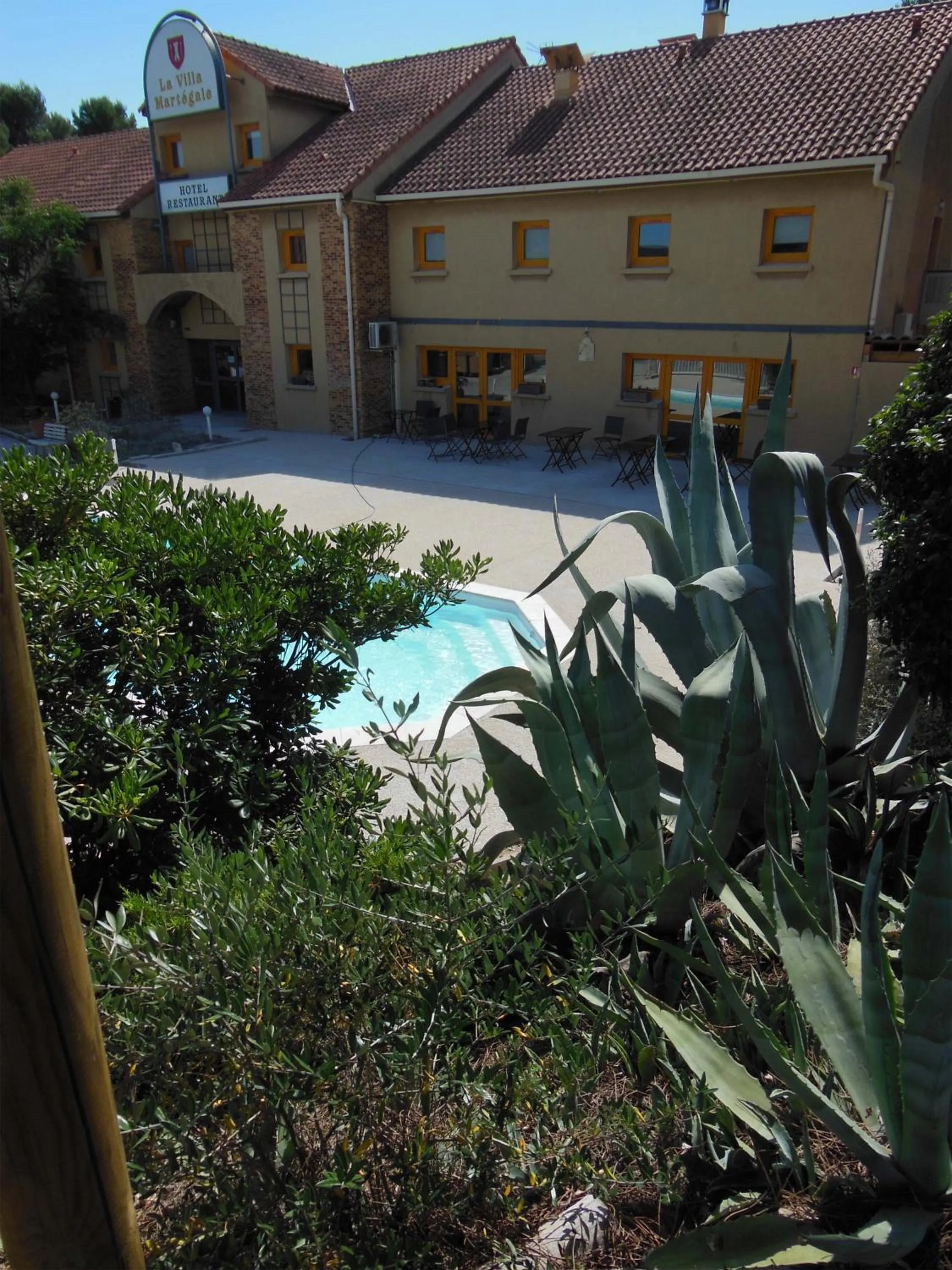 Property building in Villa Martégale Hôtel Restaurant