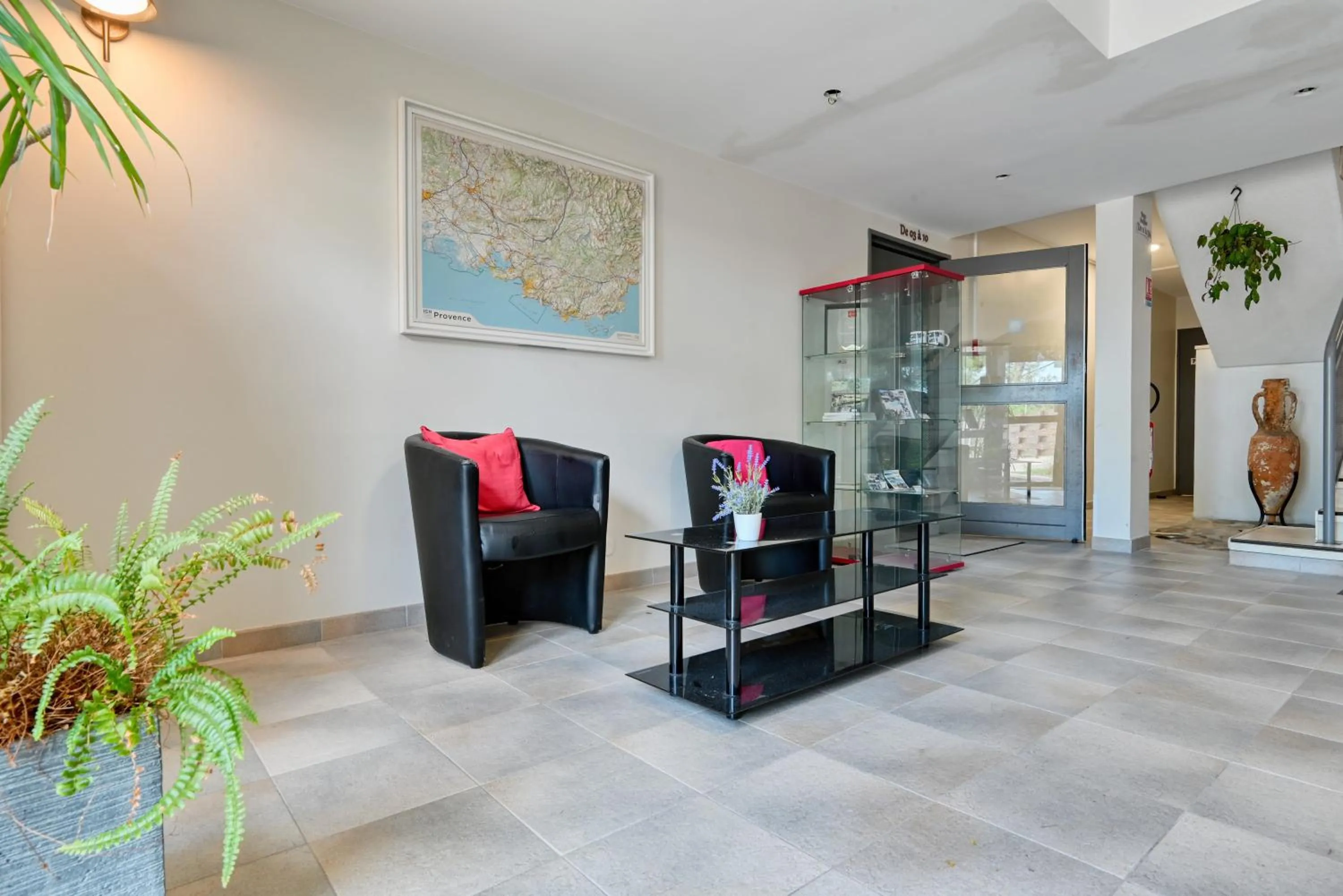 Lobby or reception in Villa Martégale Hôtel Restaurant