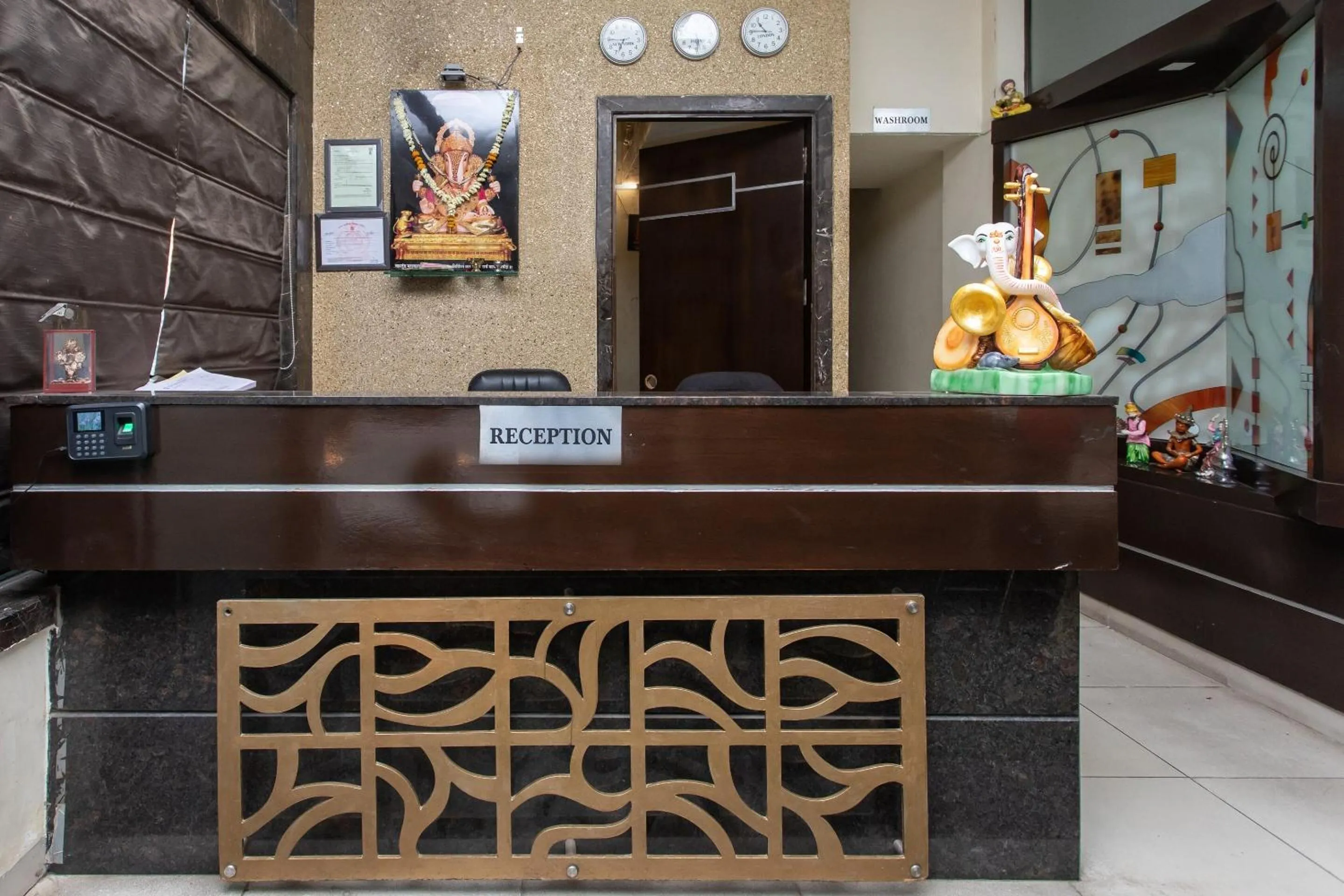 Lobby or reception in Capital O Swan Paradise