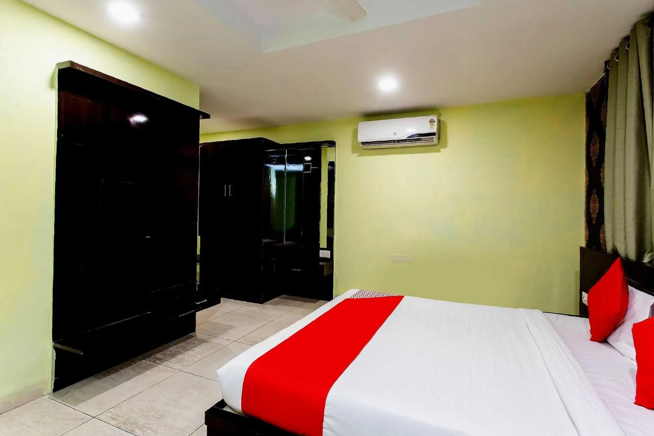 Bedroom, Bed in Capital O Swan Paradise